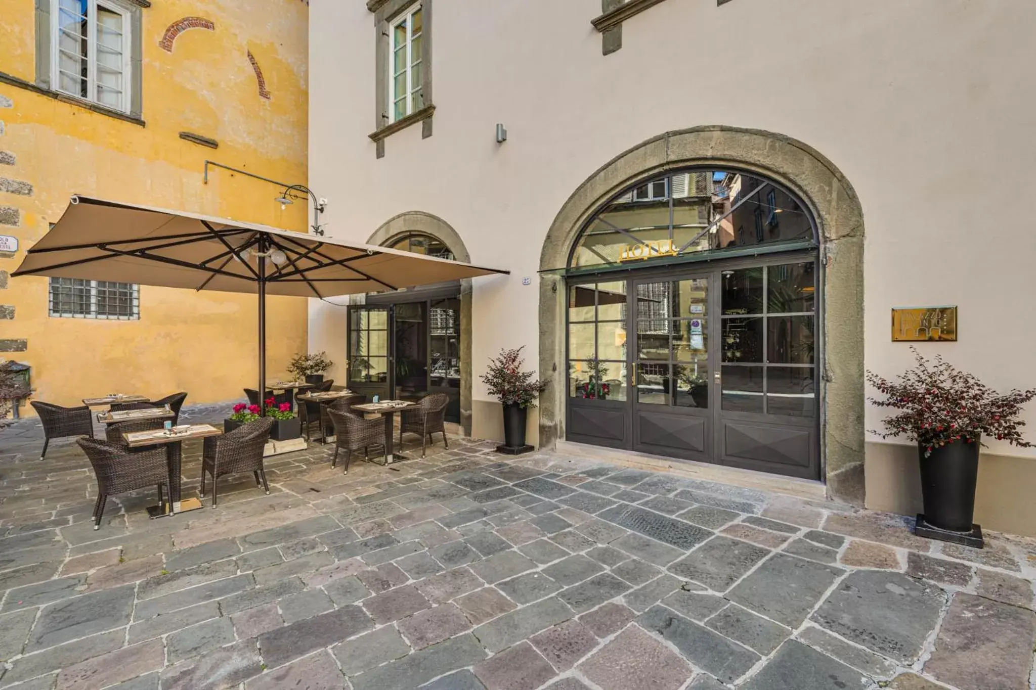 Facade/entrance in Palazzo Dipinto Facade/entrance in Palazzo Dipinto