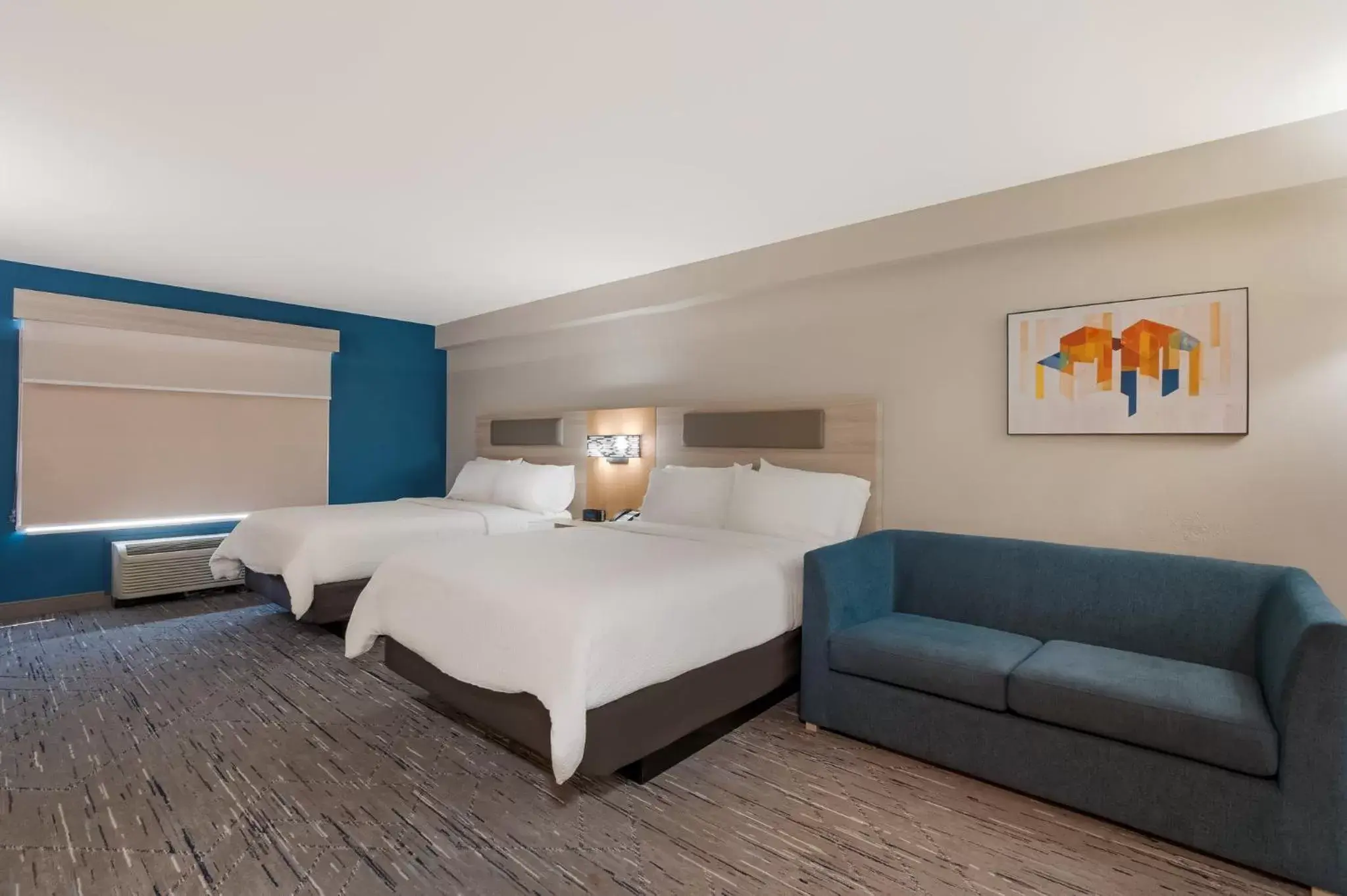 Photo of the whole room, Bed in Holiday Inn Express & Suites Lexington, an IHG Hotel