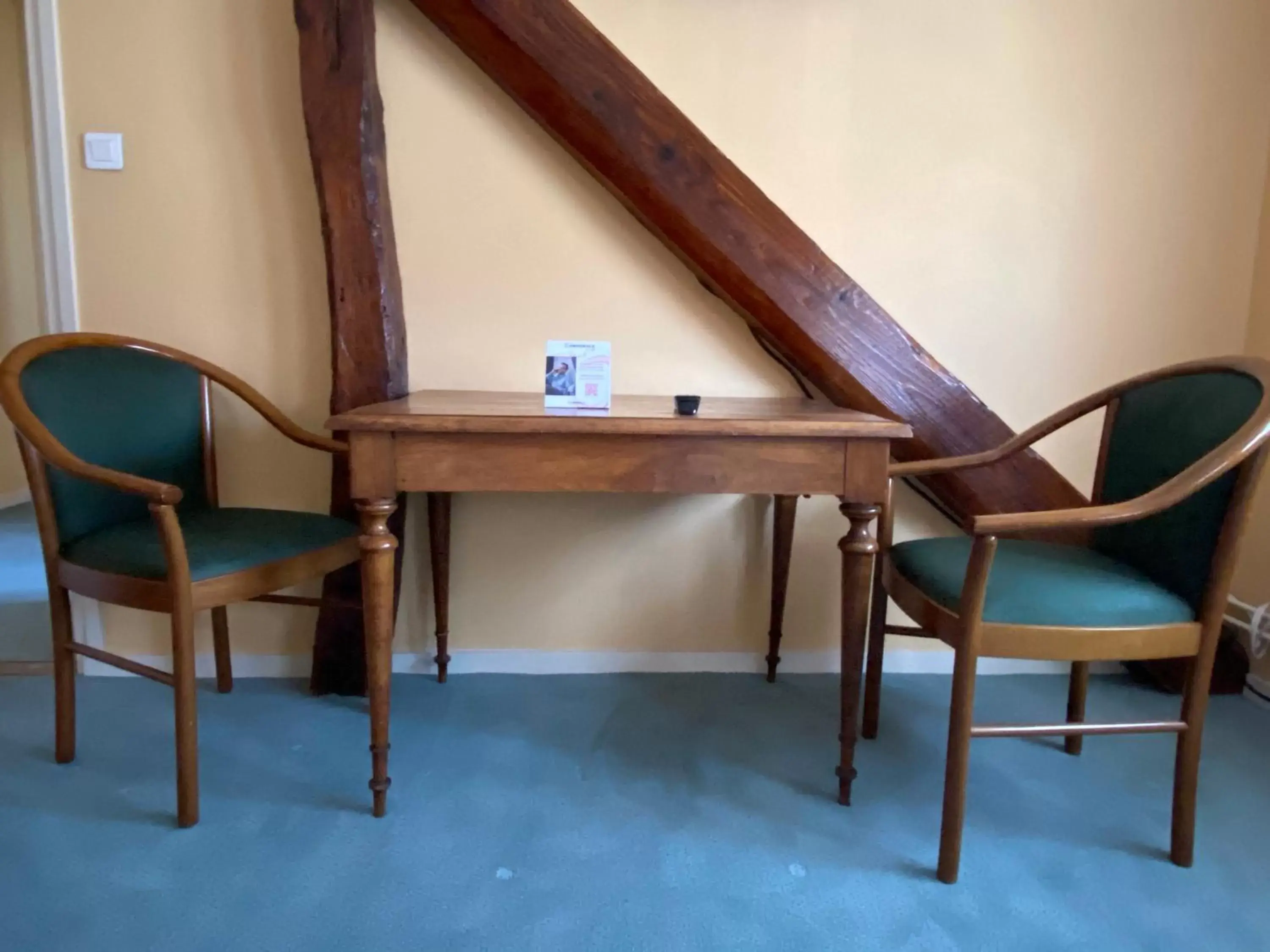 Photo of the whole room, Seating Area in The Originals Boutique, Hôtel Terminus, Bourg-en-Bresse Gare (Qualys-Hotel)