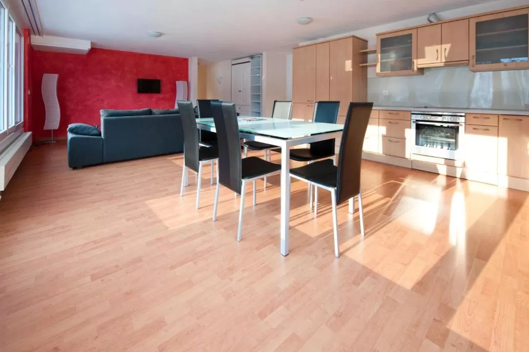 Hotel Sherlock Holmes & Khana Restaurant "nur 200 m zur Gondelbahn Hasliberg"