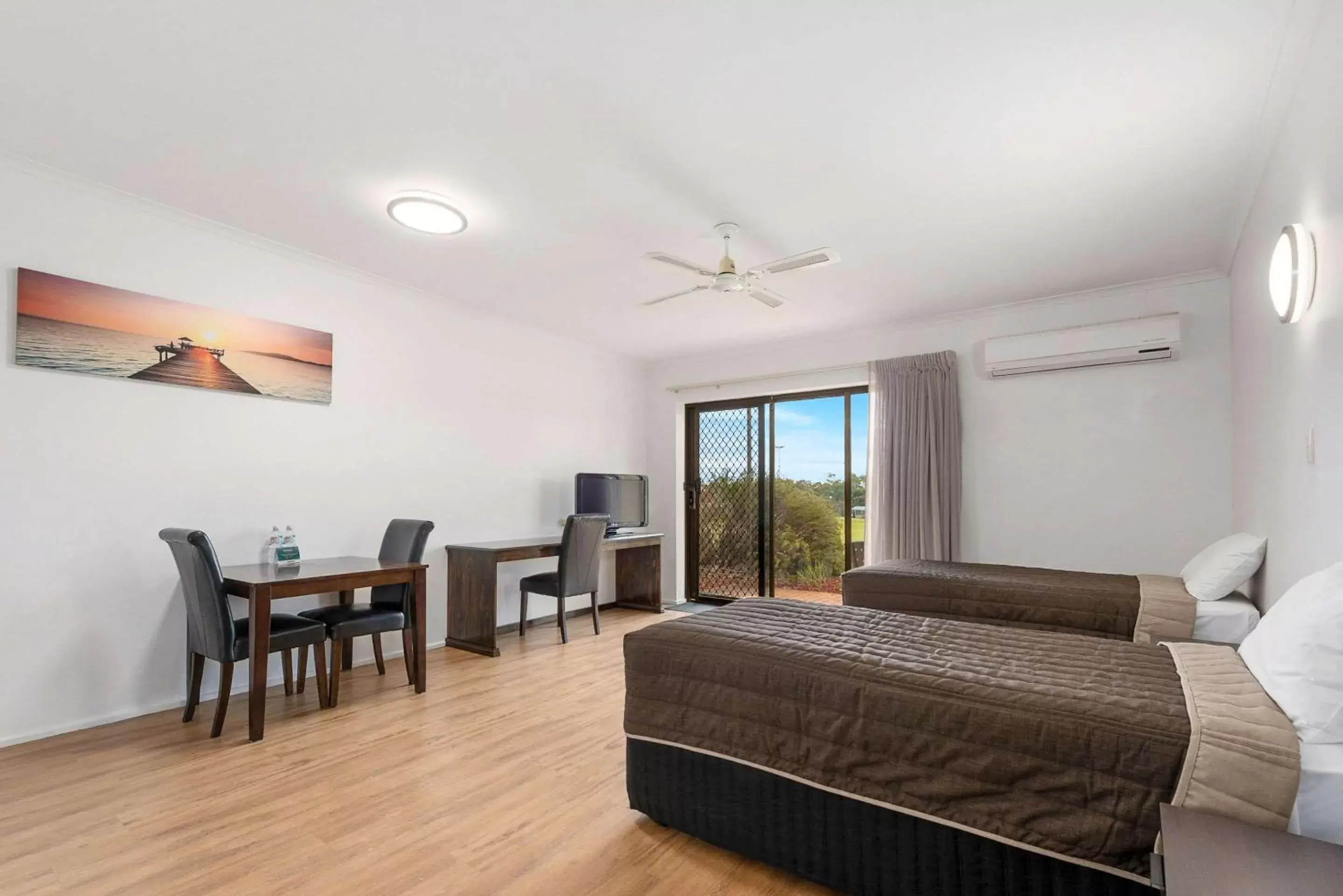 Bedroom, Seating Area in Comfort Inn & Suites Riverland