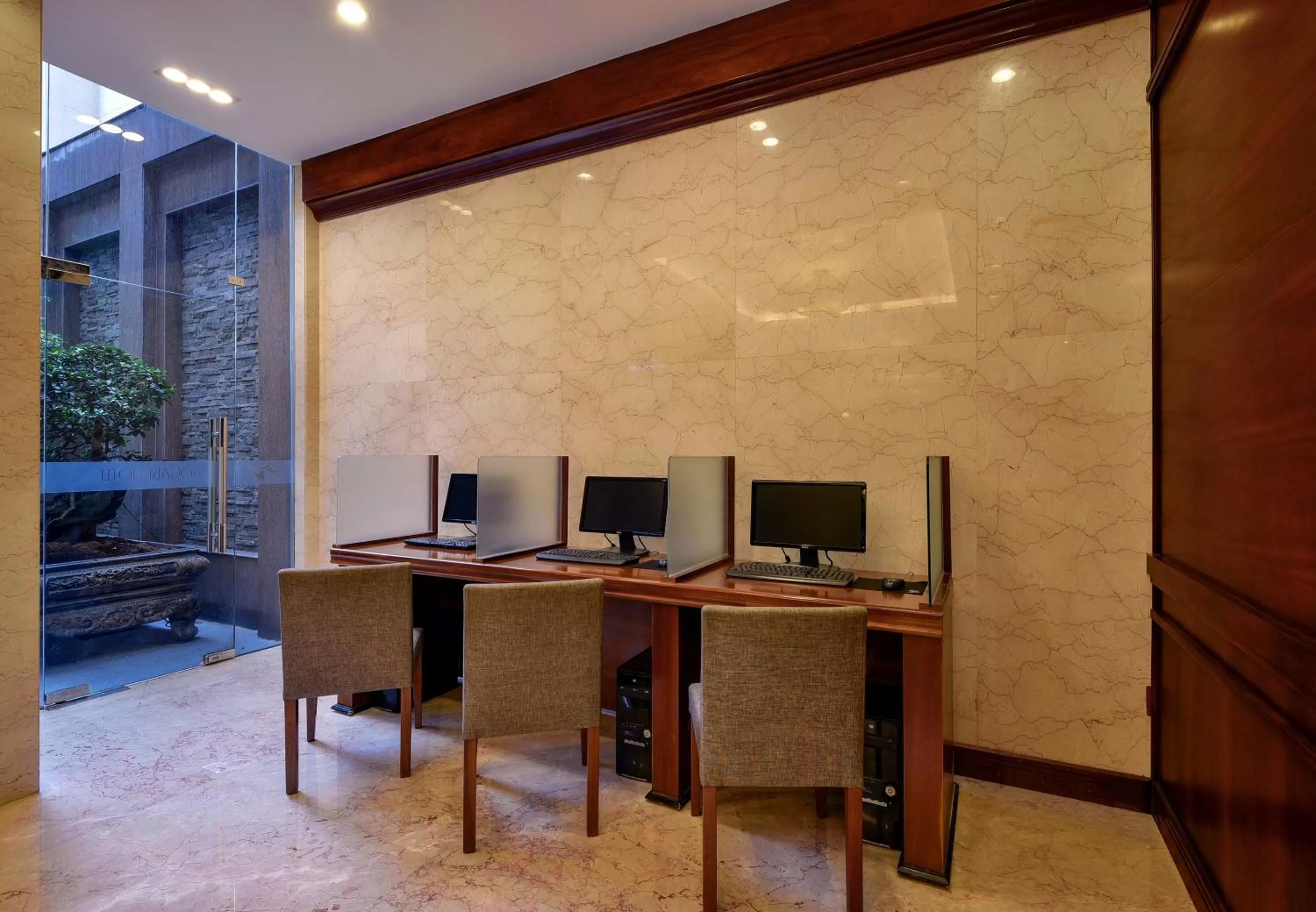 Business facilities in Aquari Hotel