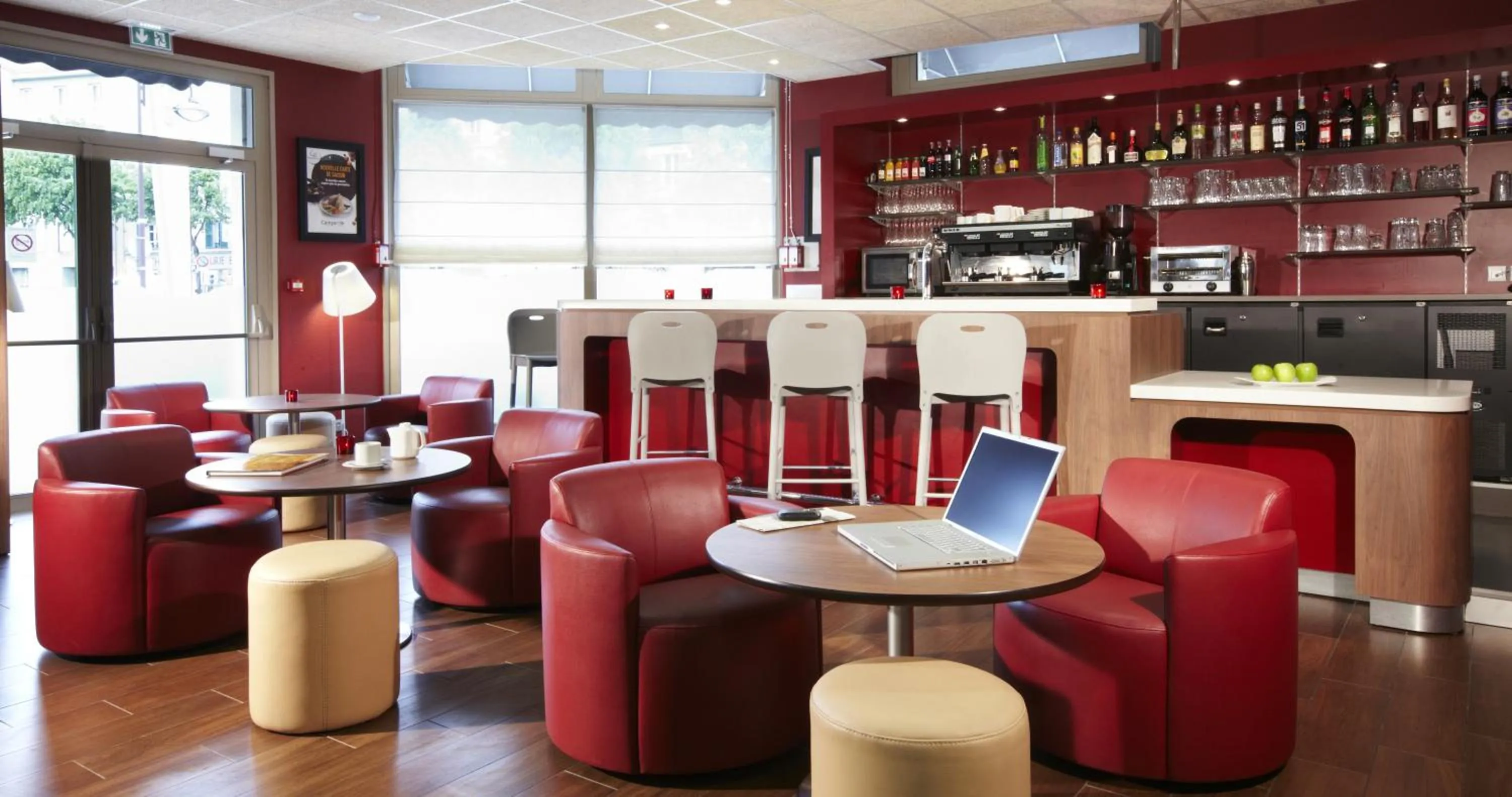 Lounge or bar in Campanile Paris Ouest - Chaville