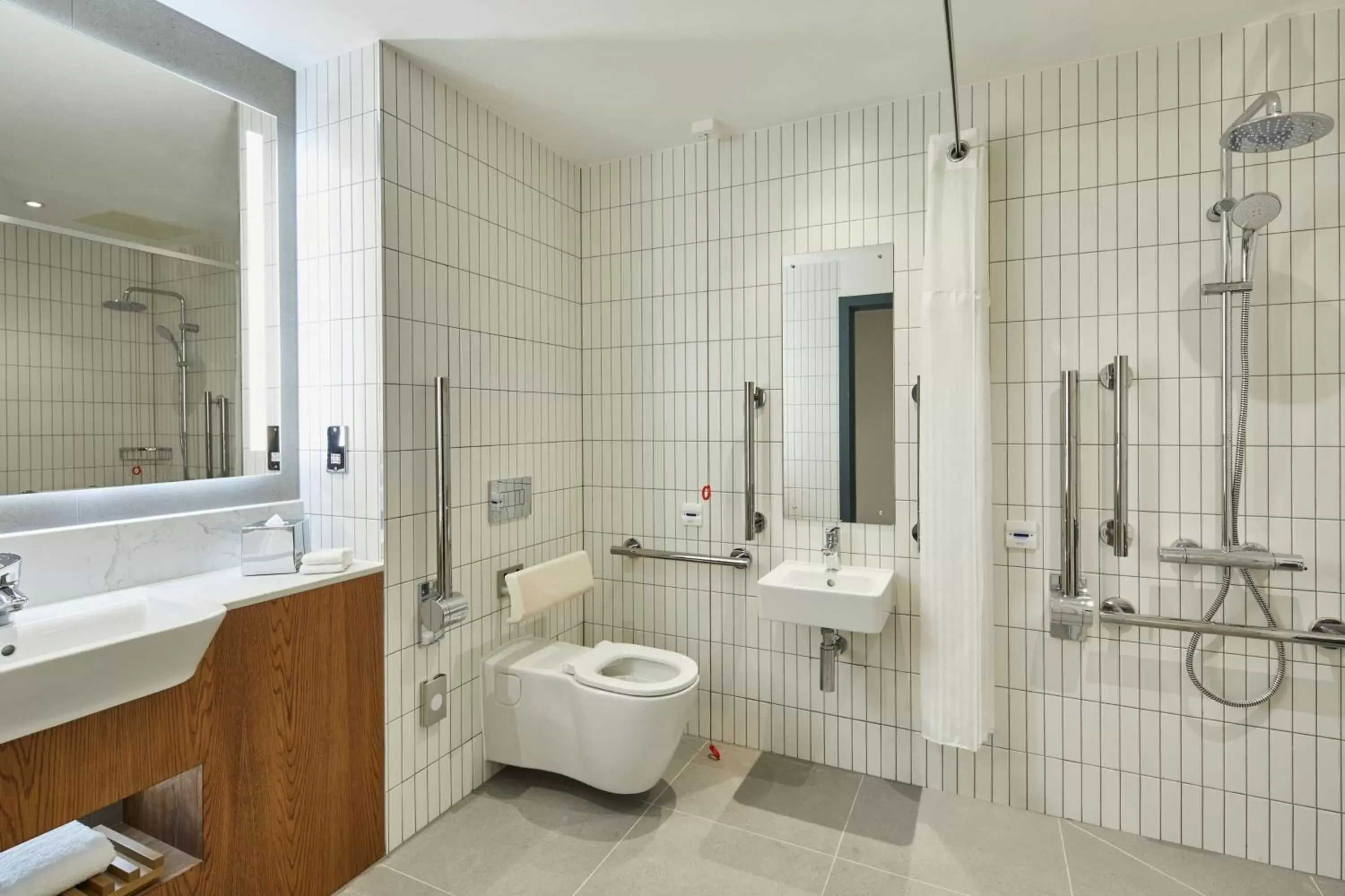 Bathroom in Courtyard by Marriott Exeter Sandy Park