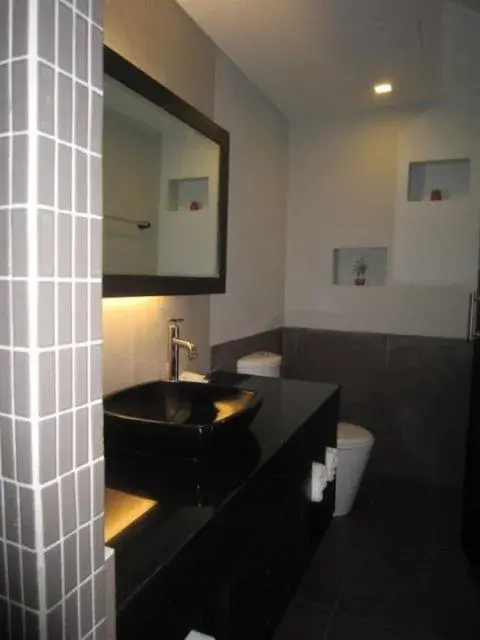 Bathroom in Chidlom Resort