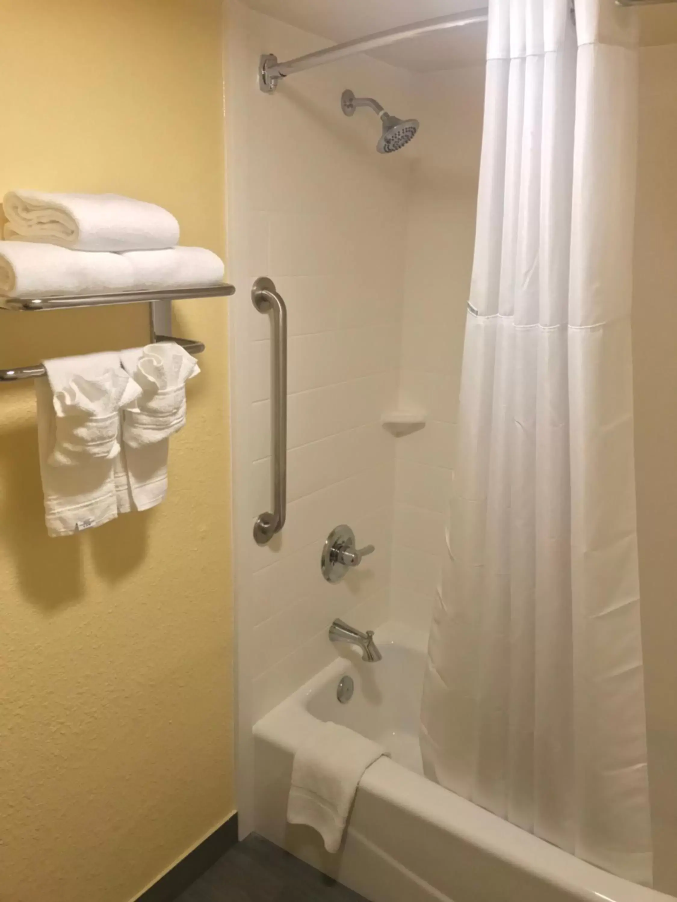 Bathroom in Days Inn by Wyndham San Antonio Airport