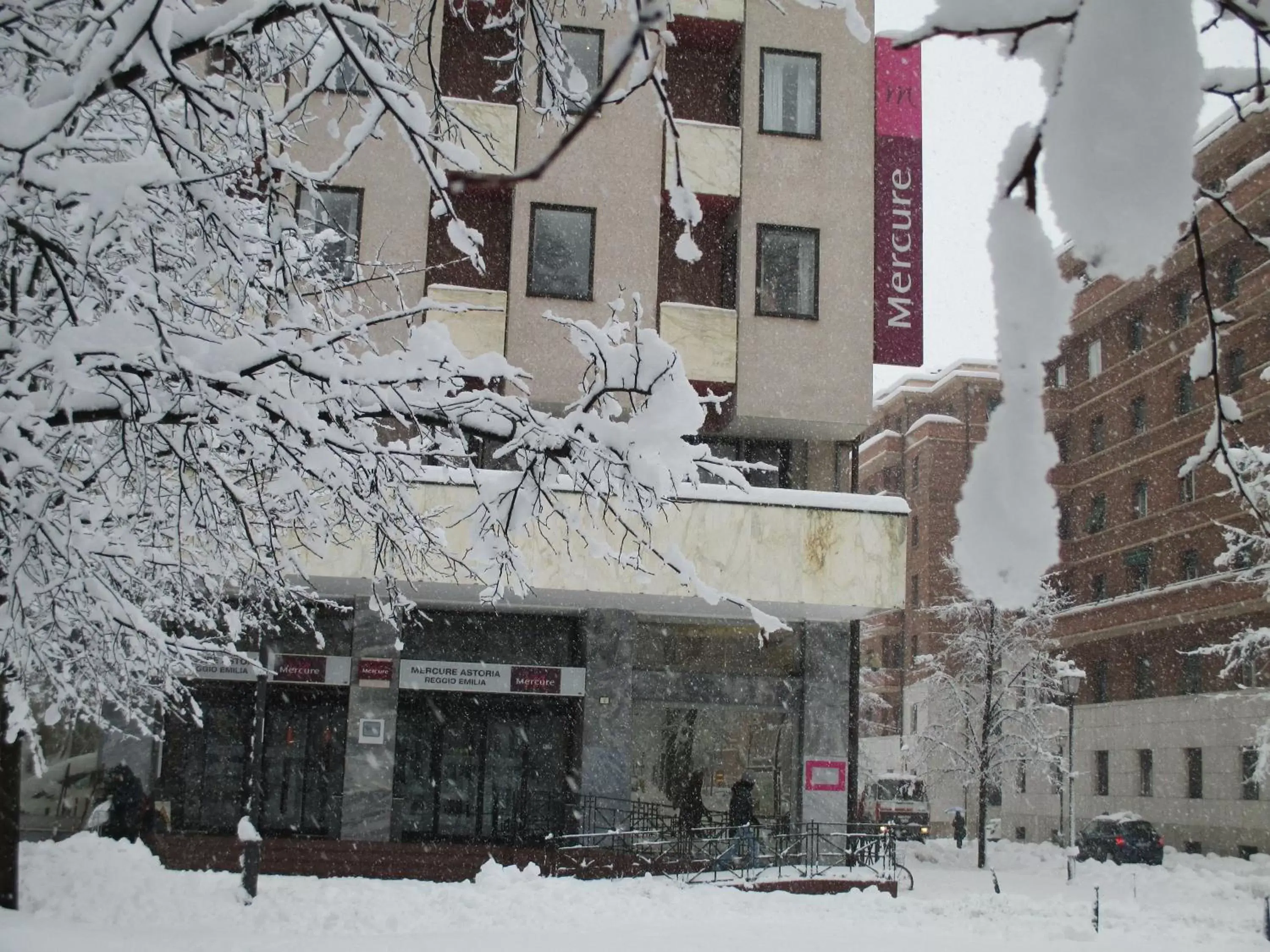 Facade/entrance, Winter in Mercure Reggio Emilia Centro Astoria