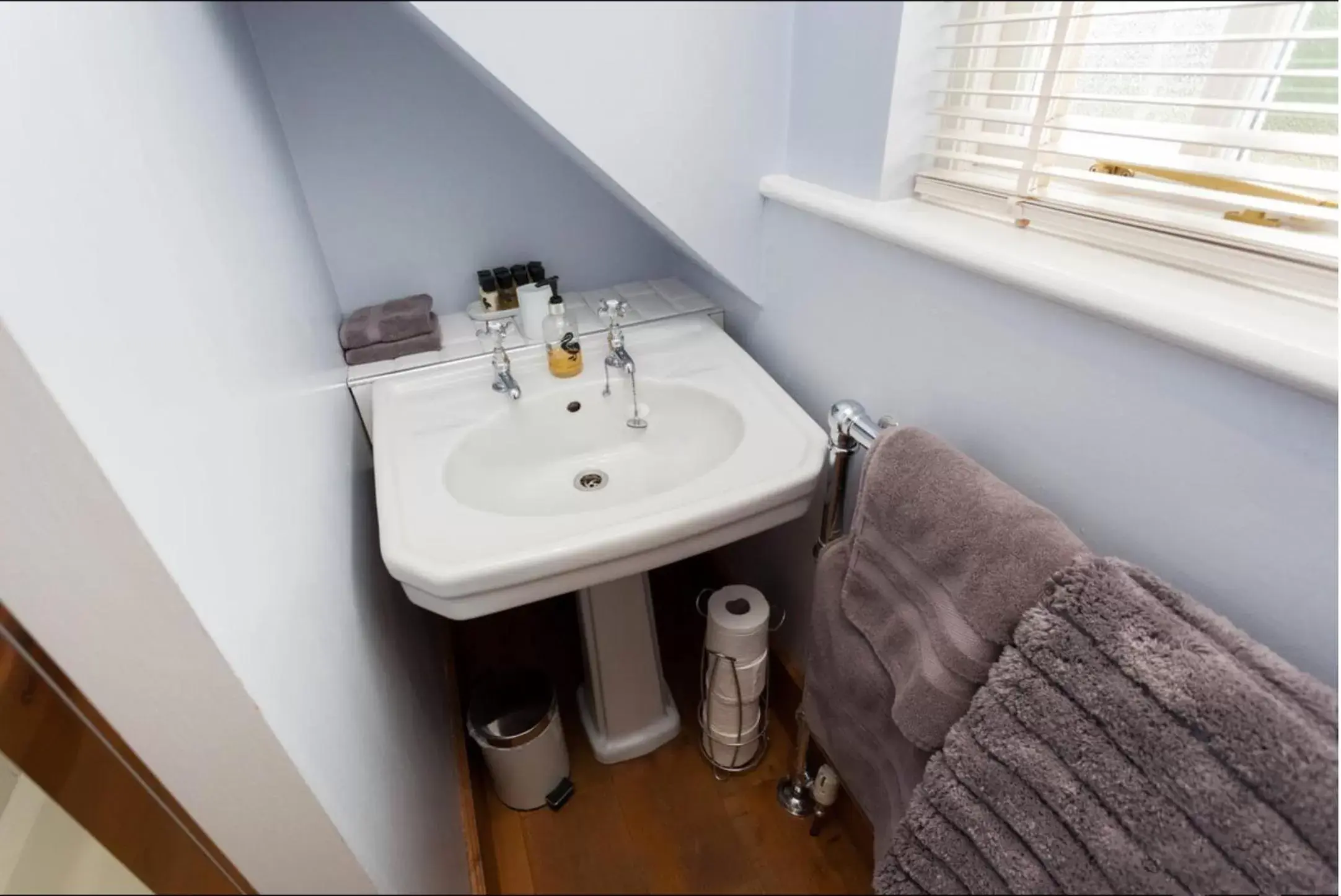 Bathroom in Hanger Down House Bed and Breakfast