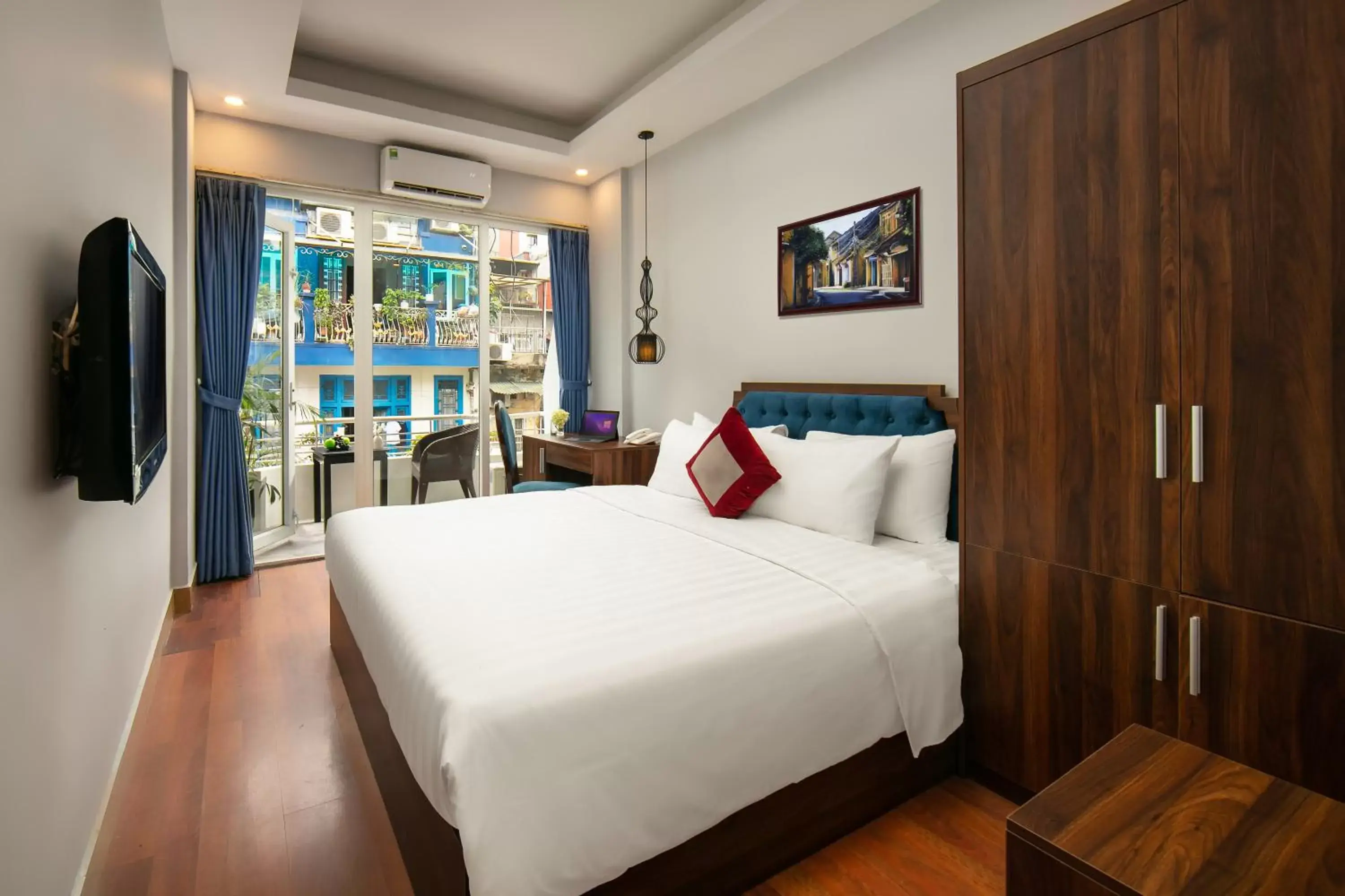 Bed in Sonata Premier Hotel & Spa