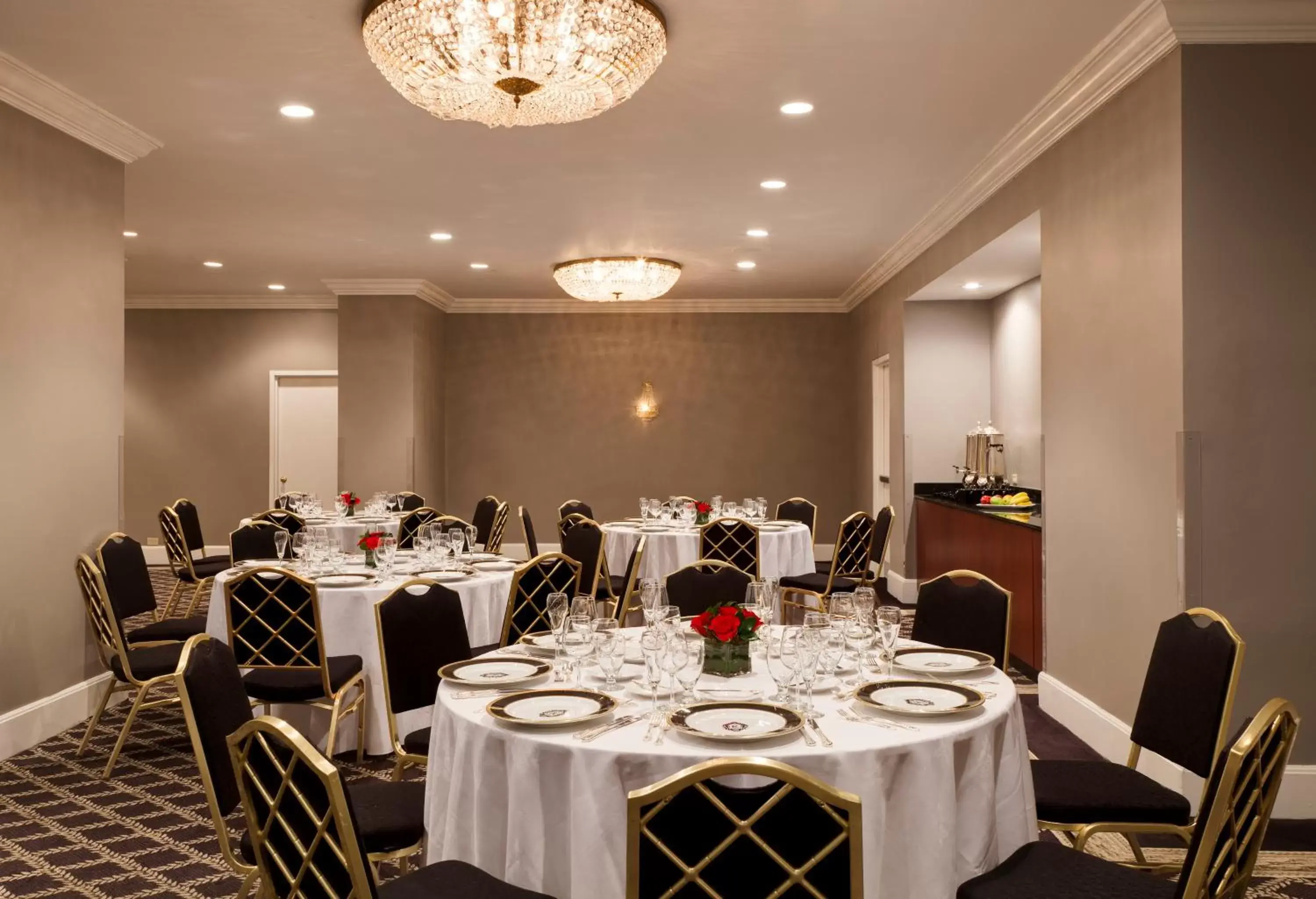 Banquet/Function facilities, Restaurant/Places to Eat in Millennium Knickerbocker Chicago