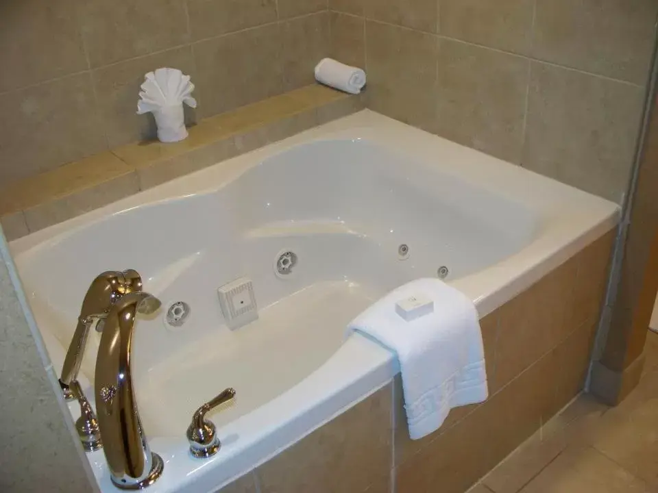 Bathroom in Big Country Hotel & Suites