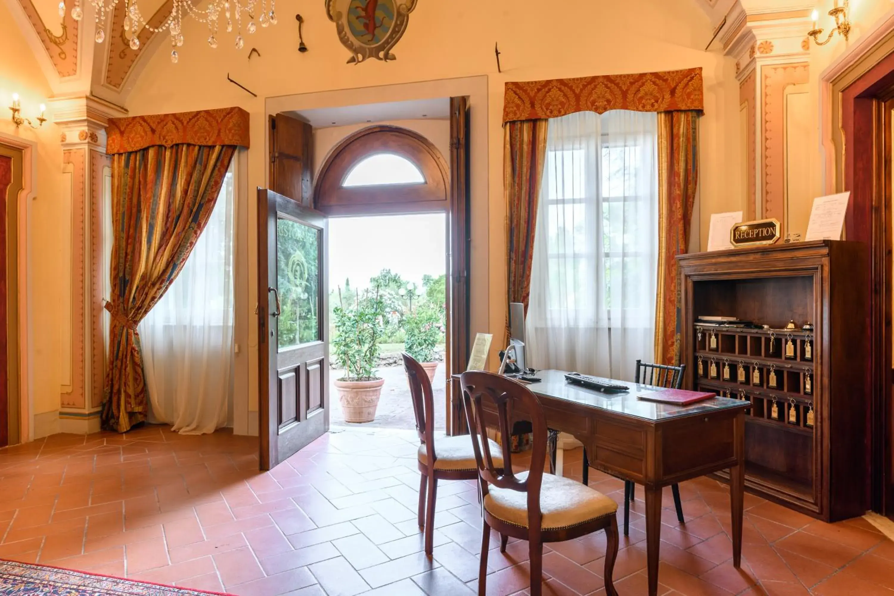 Lobby or reception, Dining Area in Hotel Villa San Michele