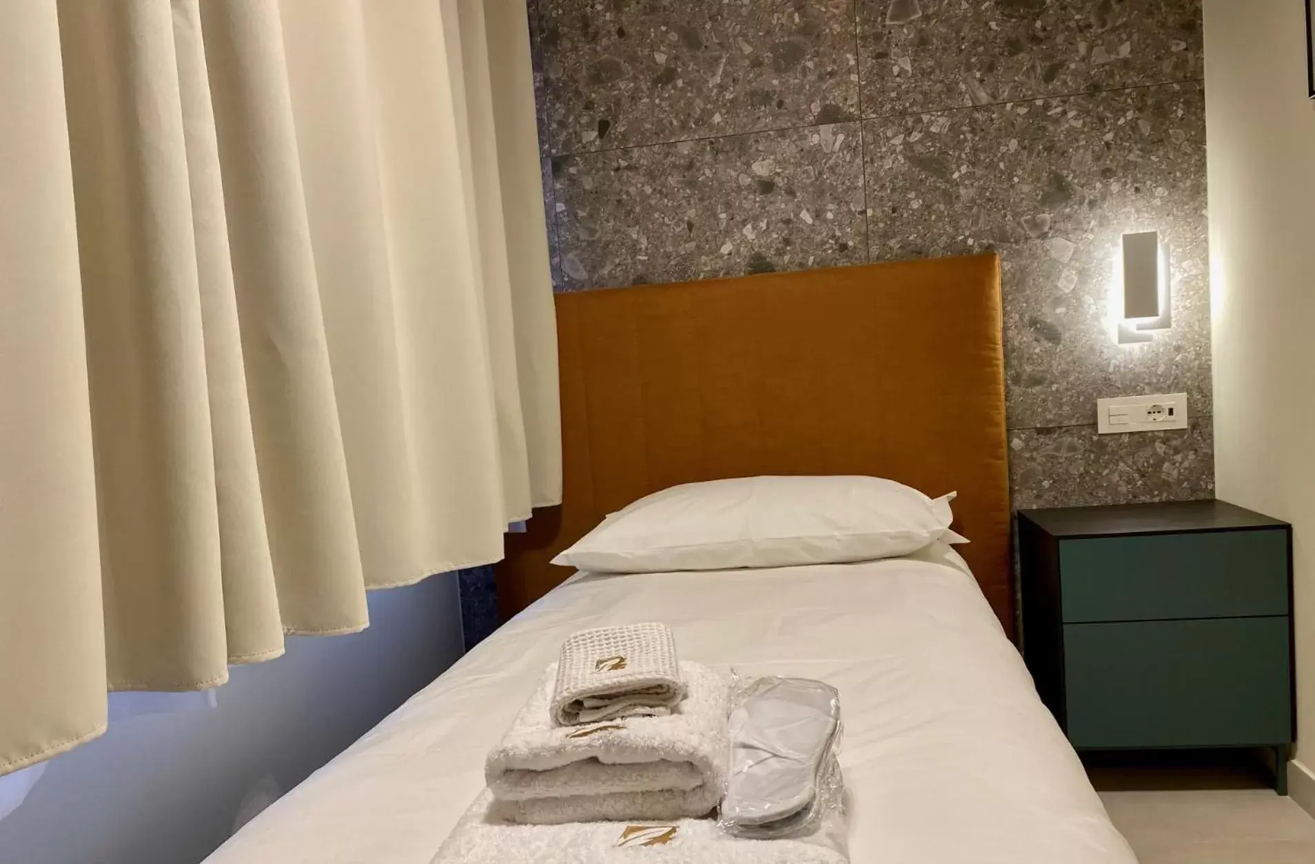 towels, Bed in Alloggi Be Deluxe