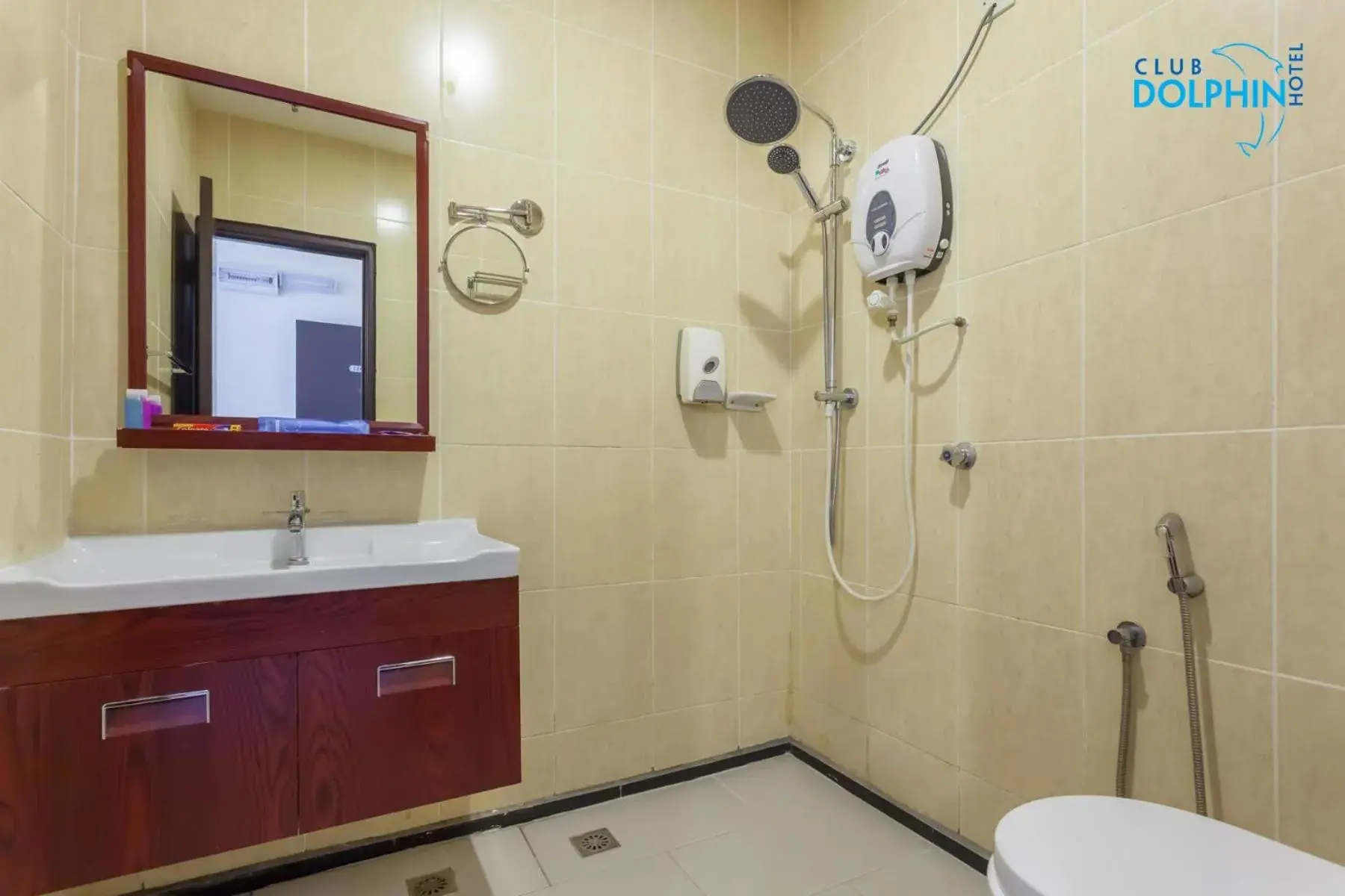 Shower, Bathroom in Club Dolphin Hotel