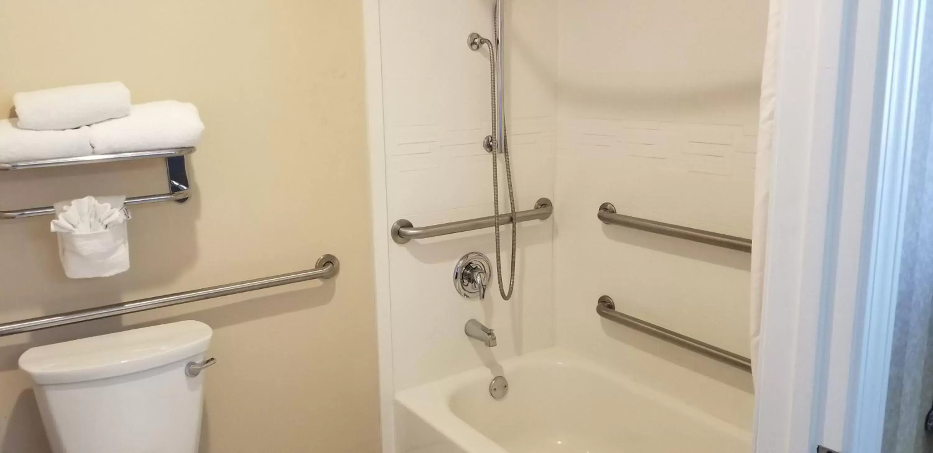 Bathroom in Quality Inn & Suites Anaheim Maingate