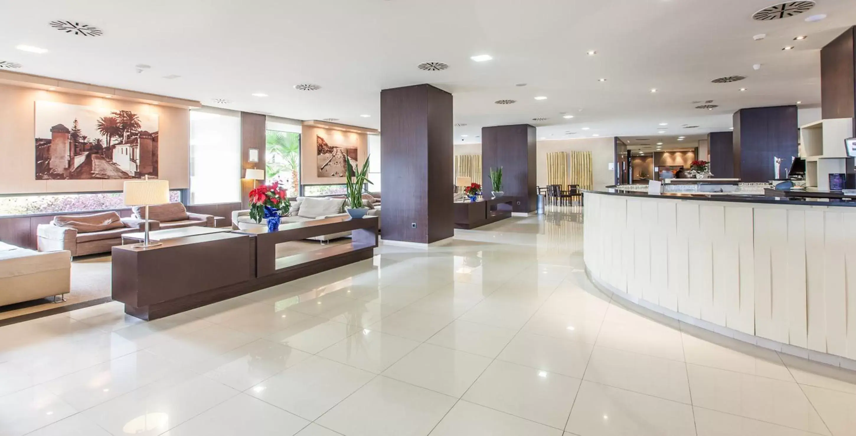 Lounge or bar, Lobby/Reception in BLUESEA Gran Cervantes