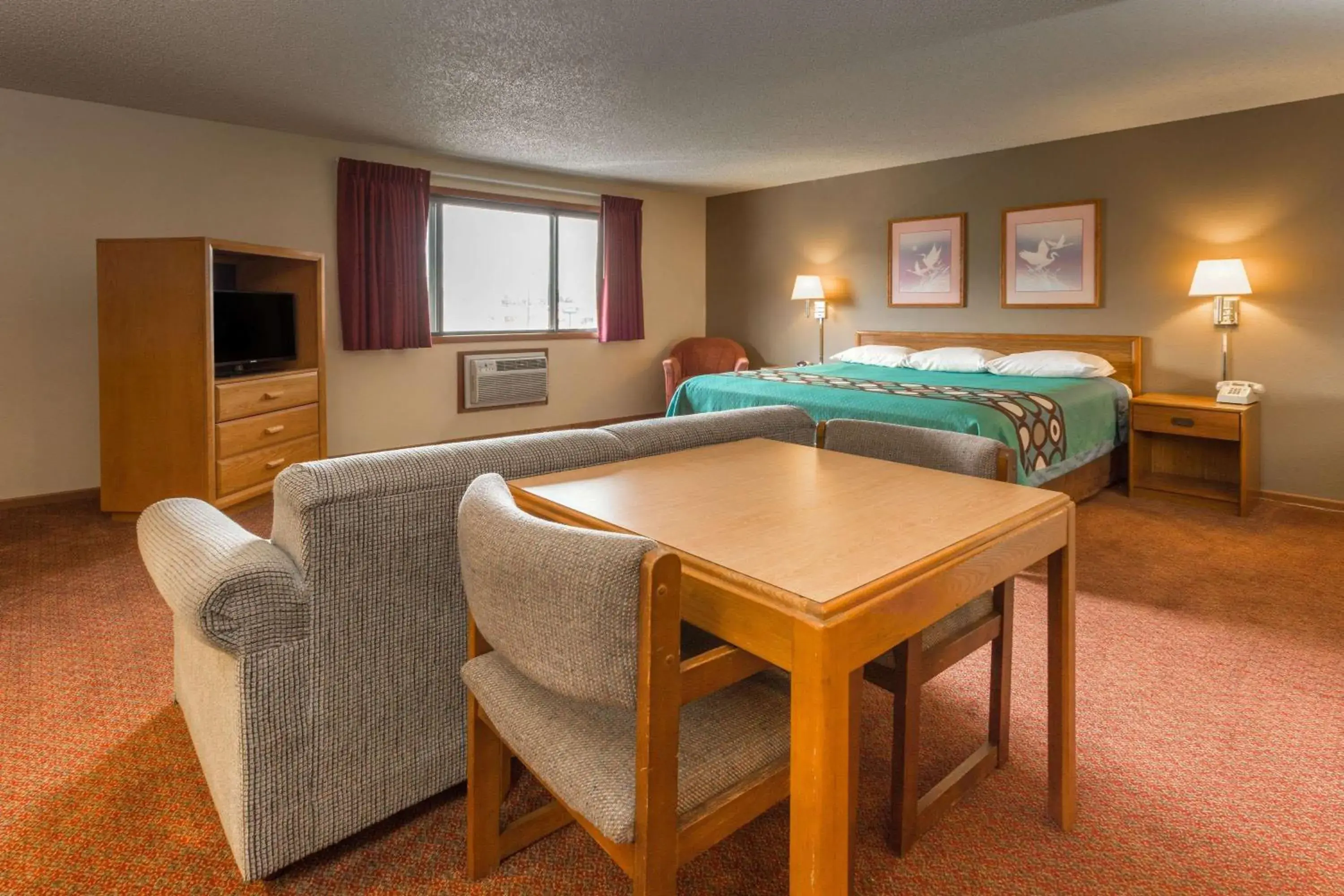 Photo of the whole room in Super 8 by Wyndham Hartford WI