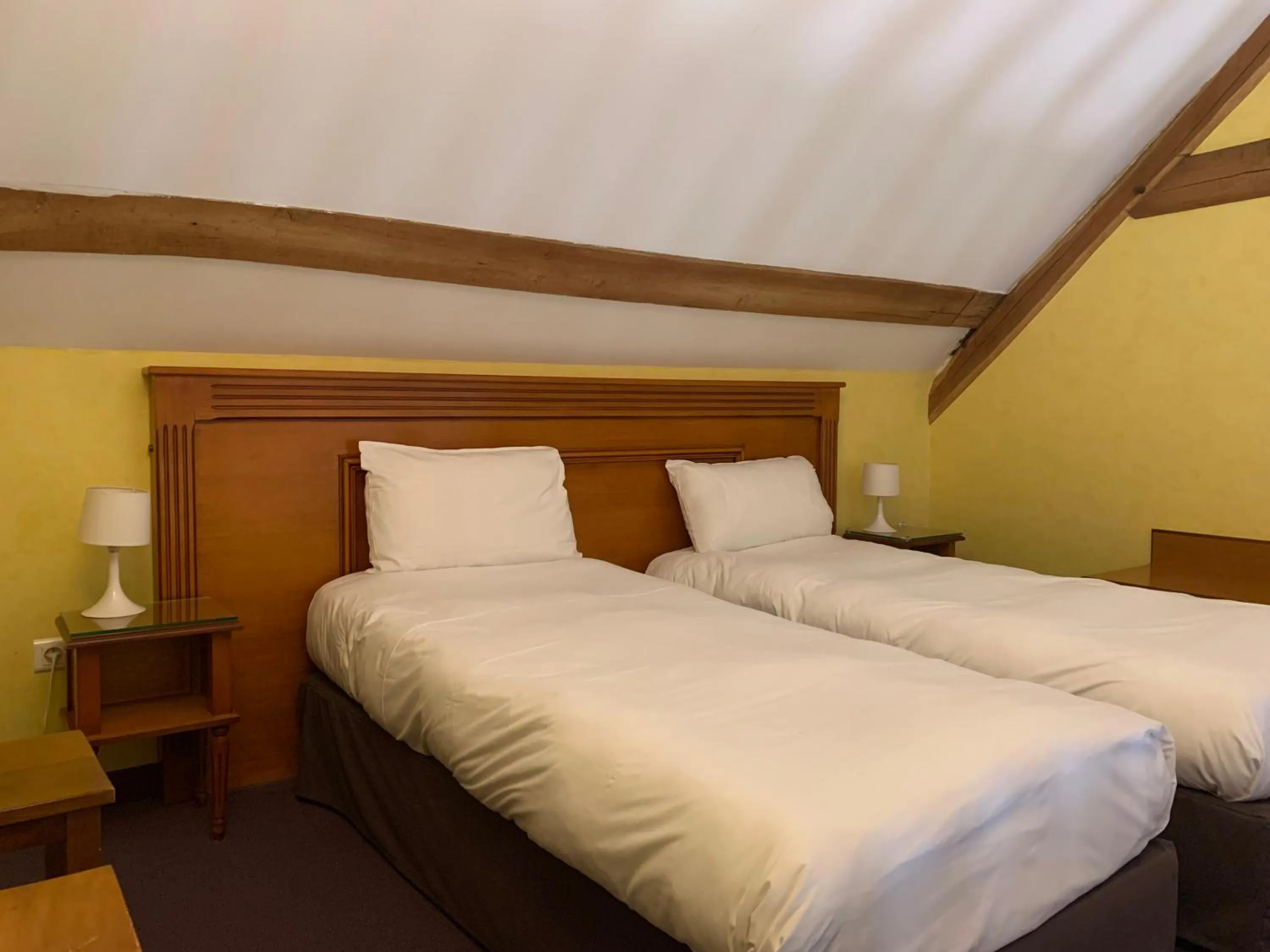 Bed in Logis Hôtel Restaurant Le Moulin de la Coudre