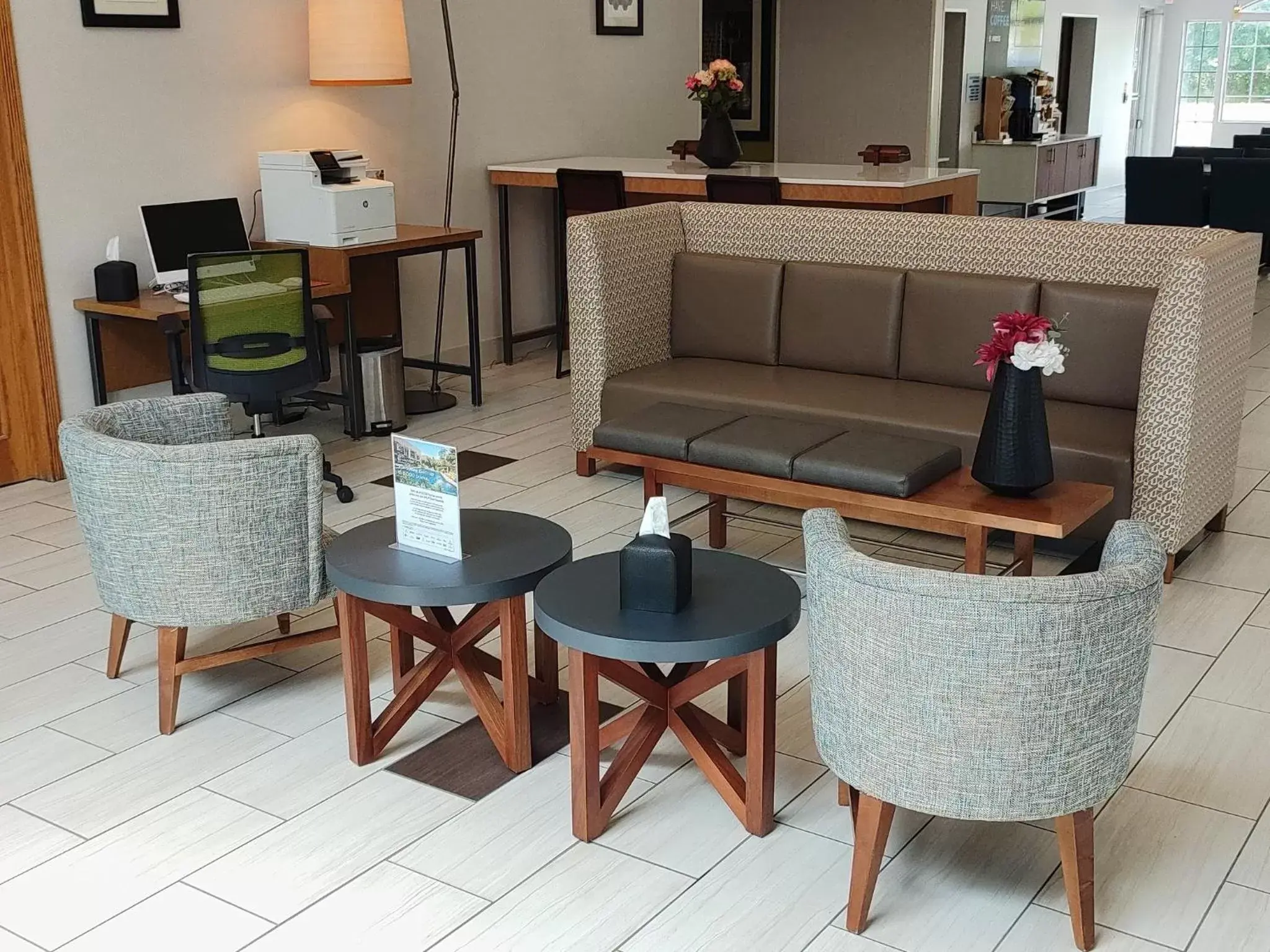 Lobby or reception, Seating Area in Holiday Inn Express Murrysville - Delmont, an IHG Hotel