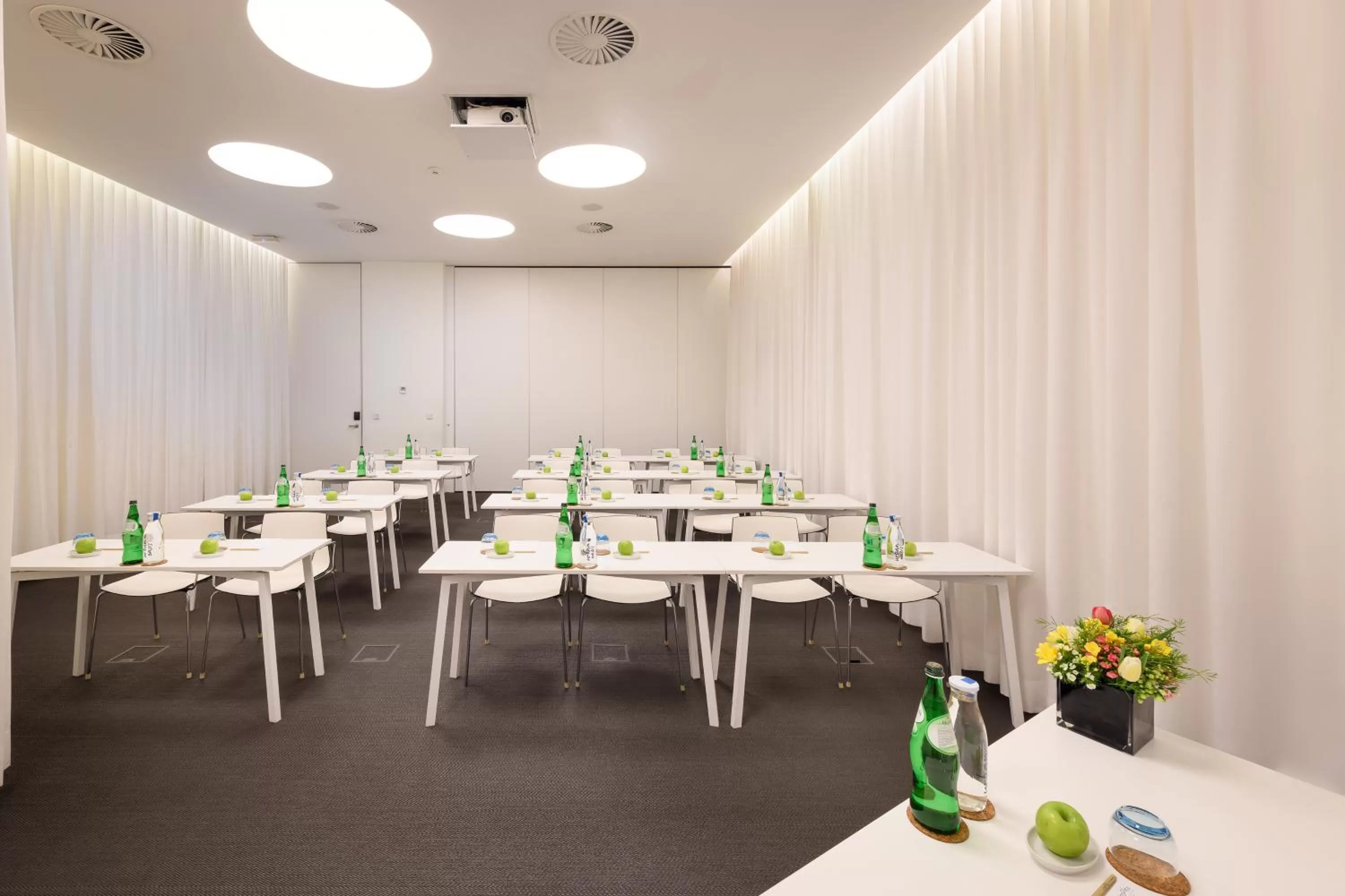 Business facilities in Inspira Liberdade Boutique Hotel