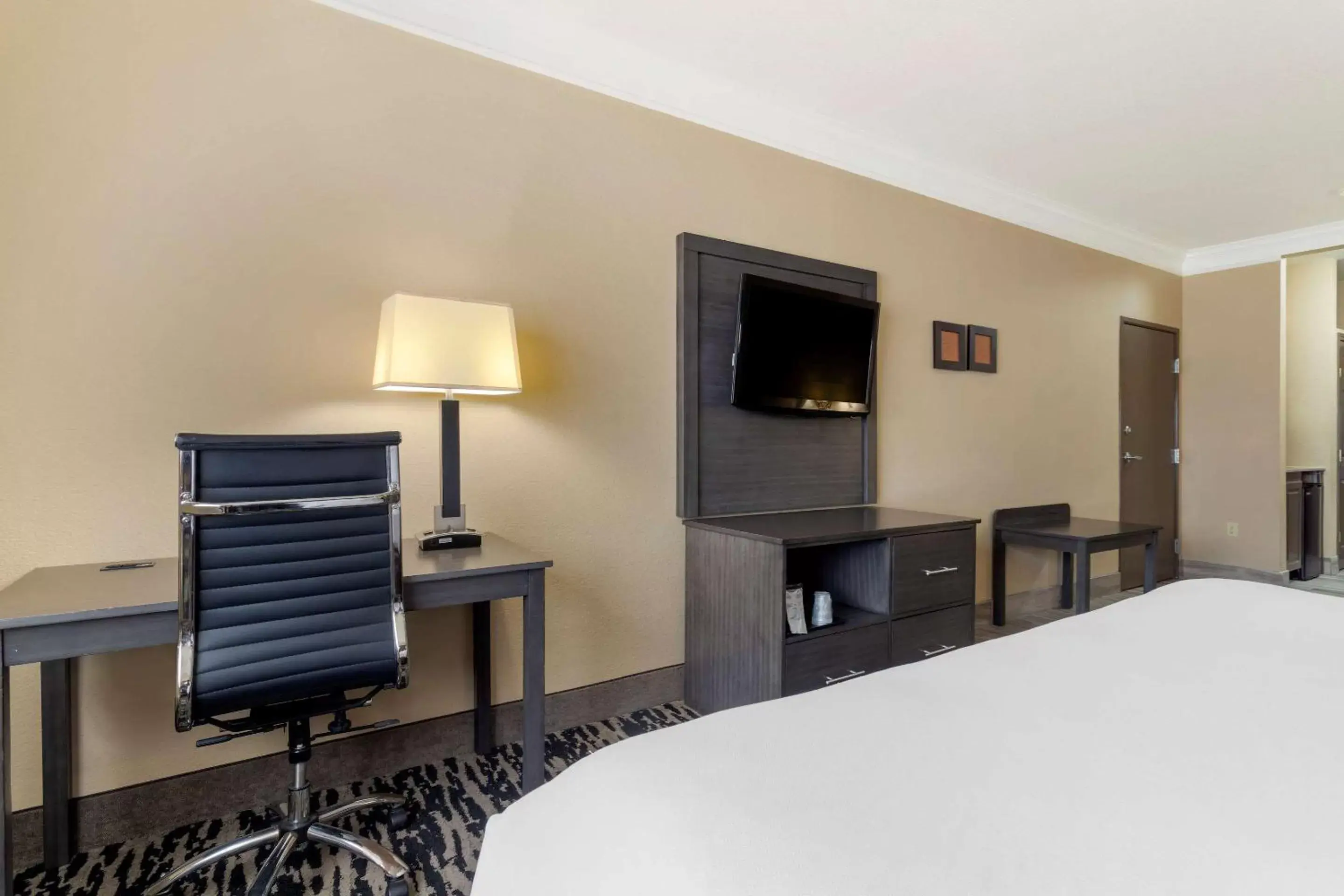 TV and multimedia, TV/Entertainment Center in Comfort Suites Kingwood Humble Houston North