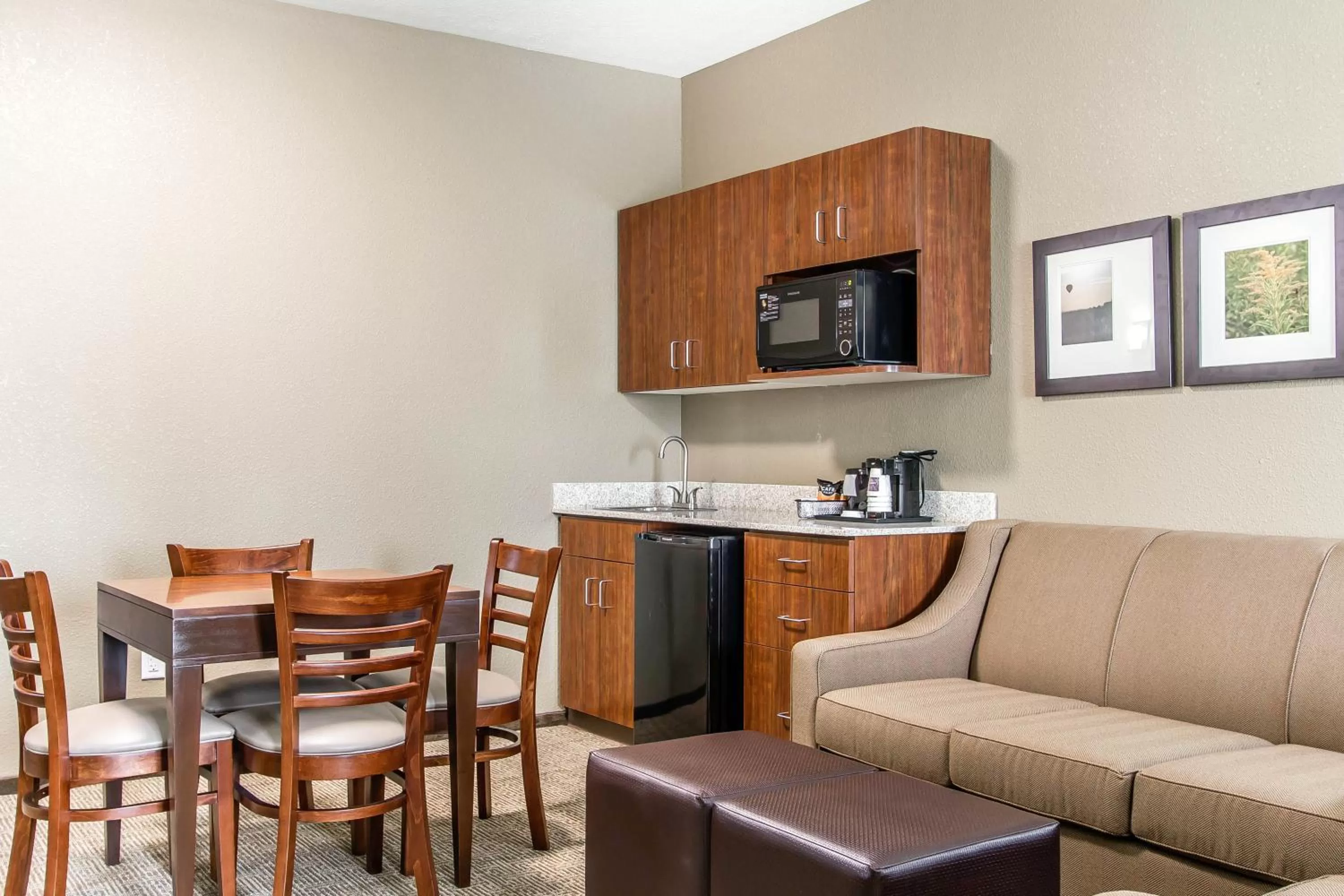 Photo of the whole room in Comfort Suites West Omaha