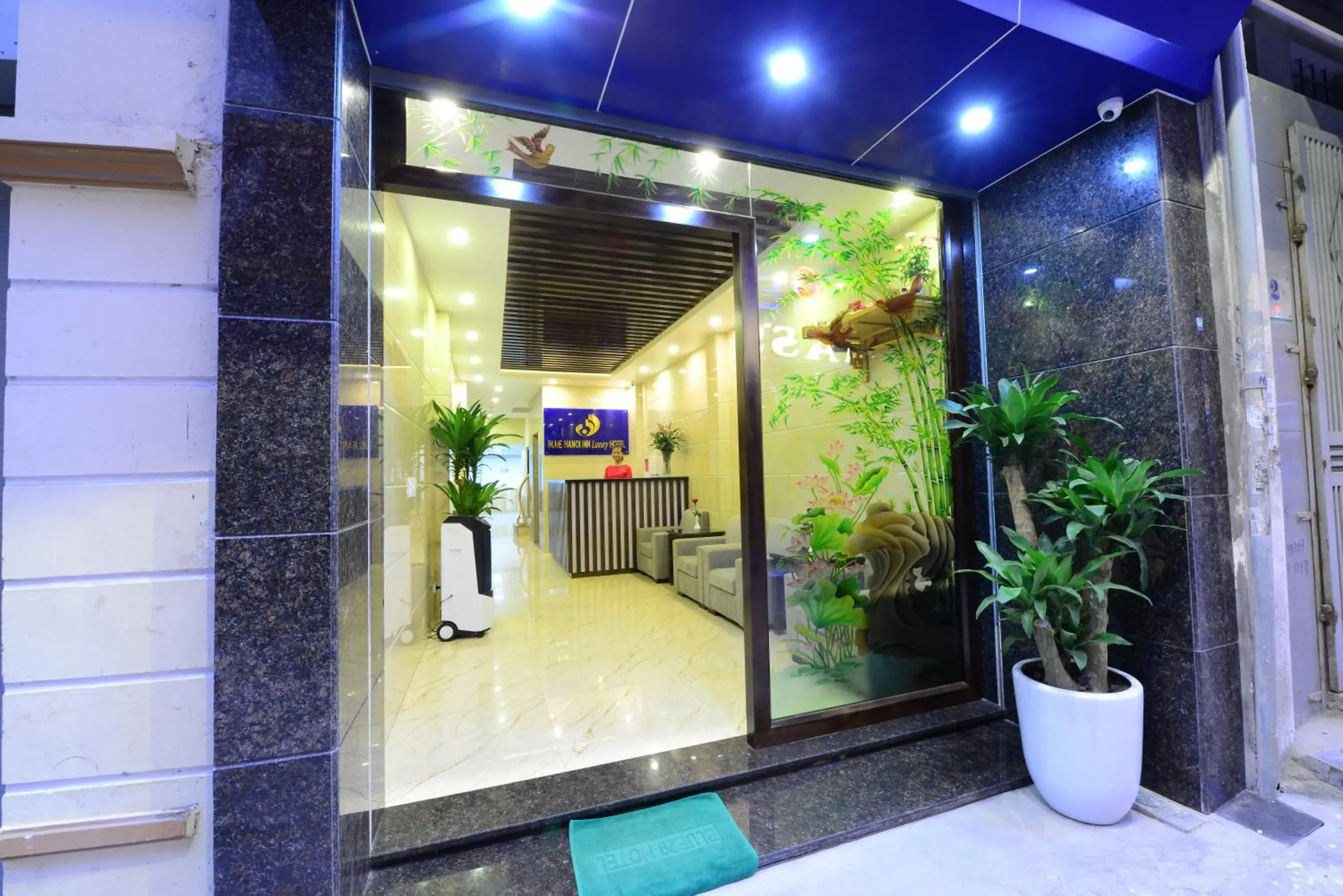 Facade/entrance in Blue Hanoi Inn Luxury Hotel Facade/entrance in Blue Hanoi Inn Luxury Hotel