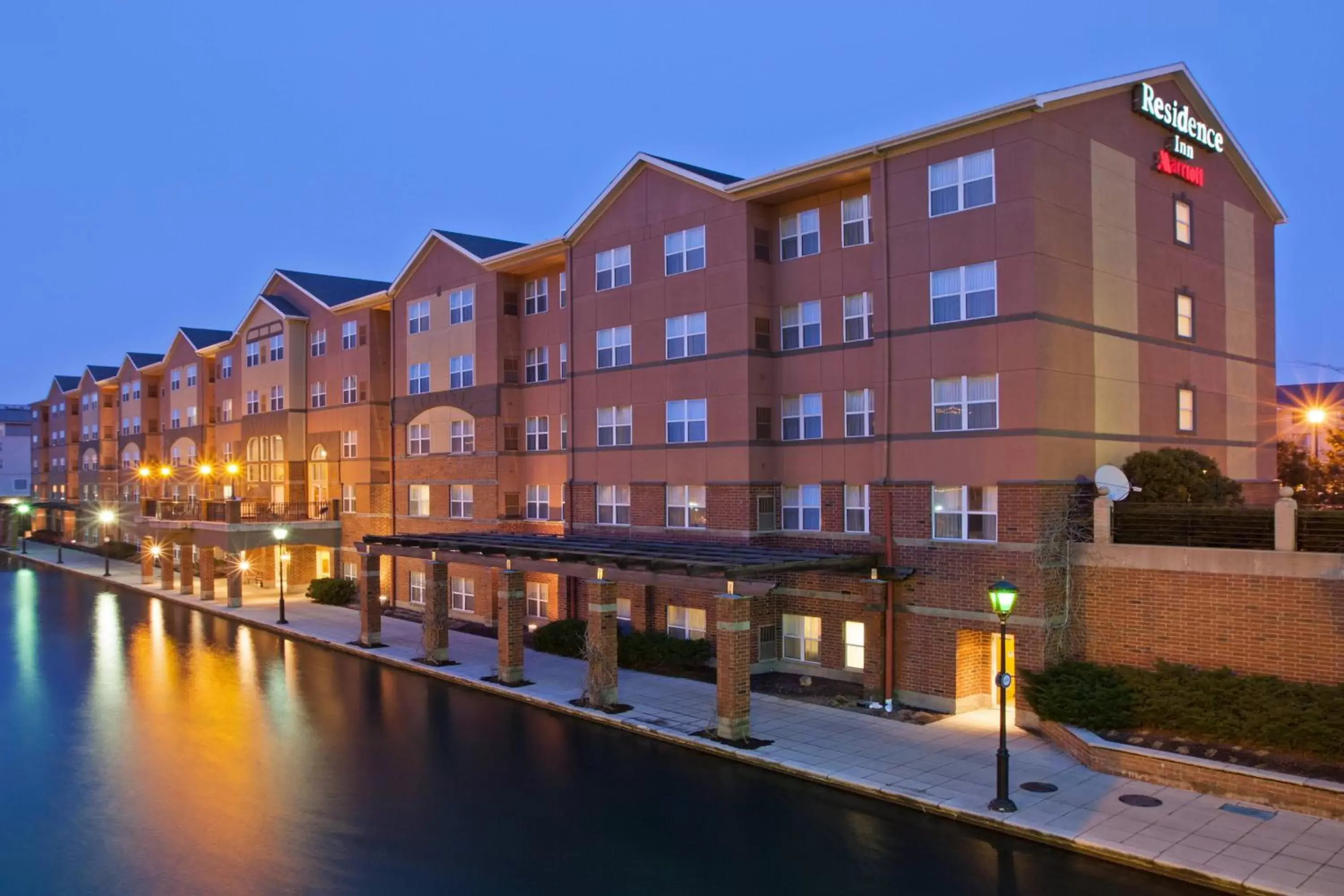 Property Building in Residence Inn Indianapolis Downtown on the Canal