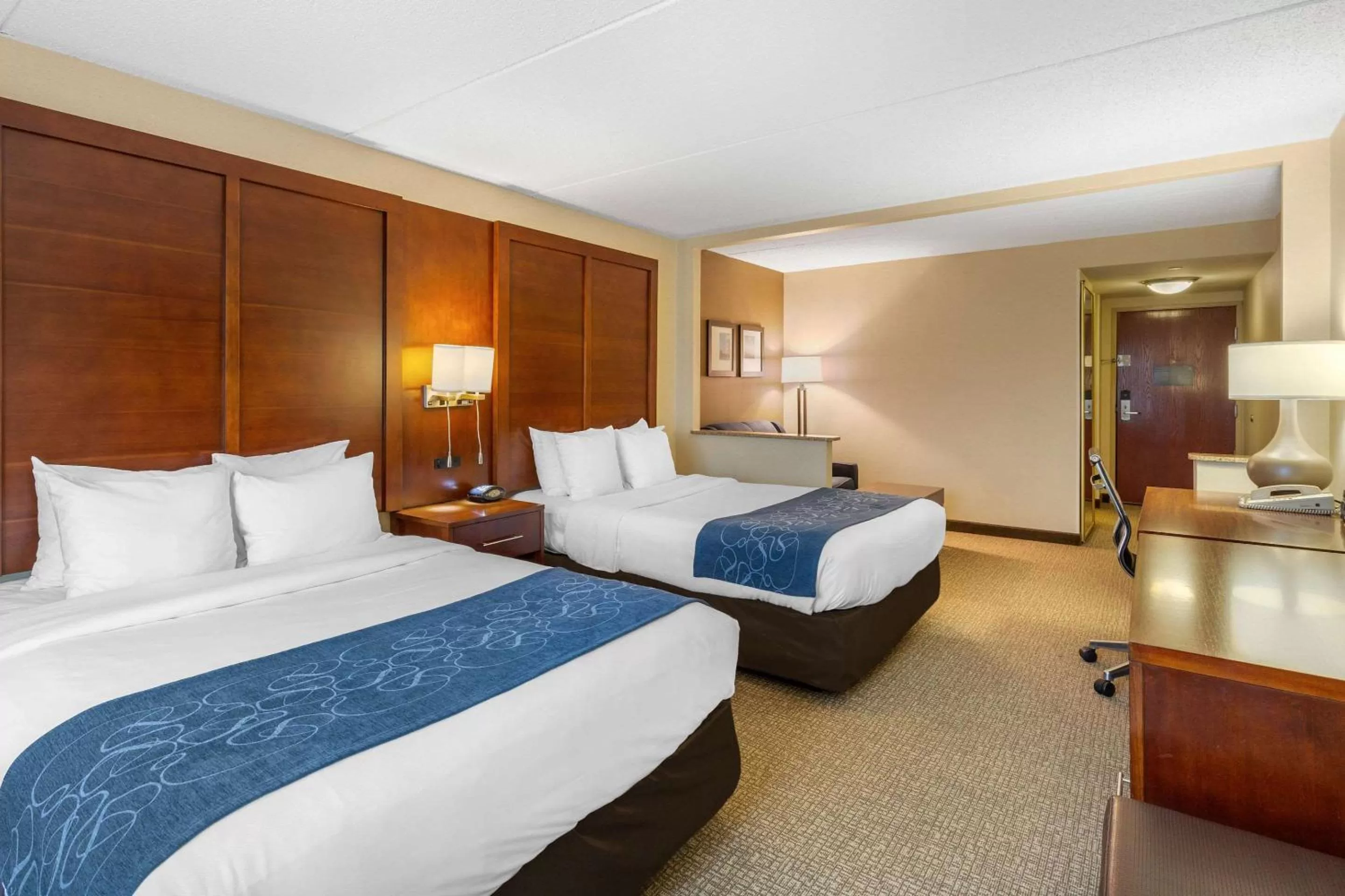 Photo of the whole room, Bed in Comfort Suites Manassas Battlefield Park