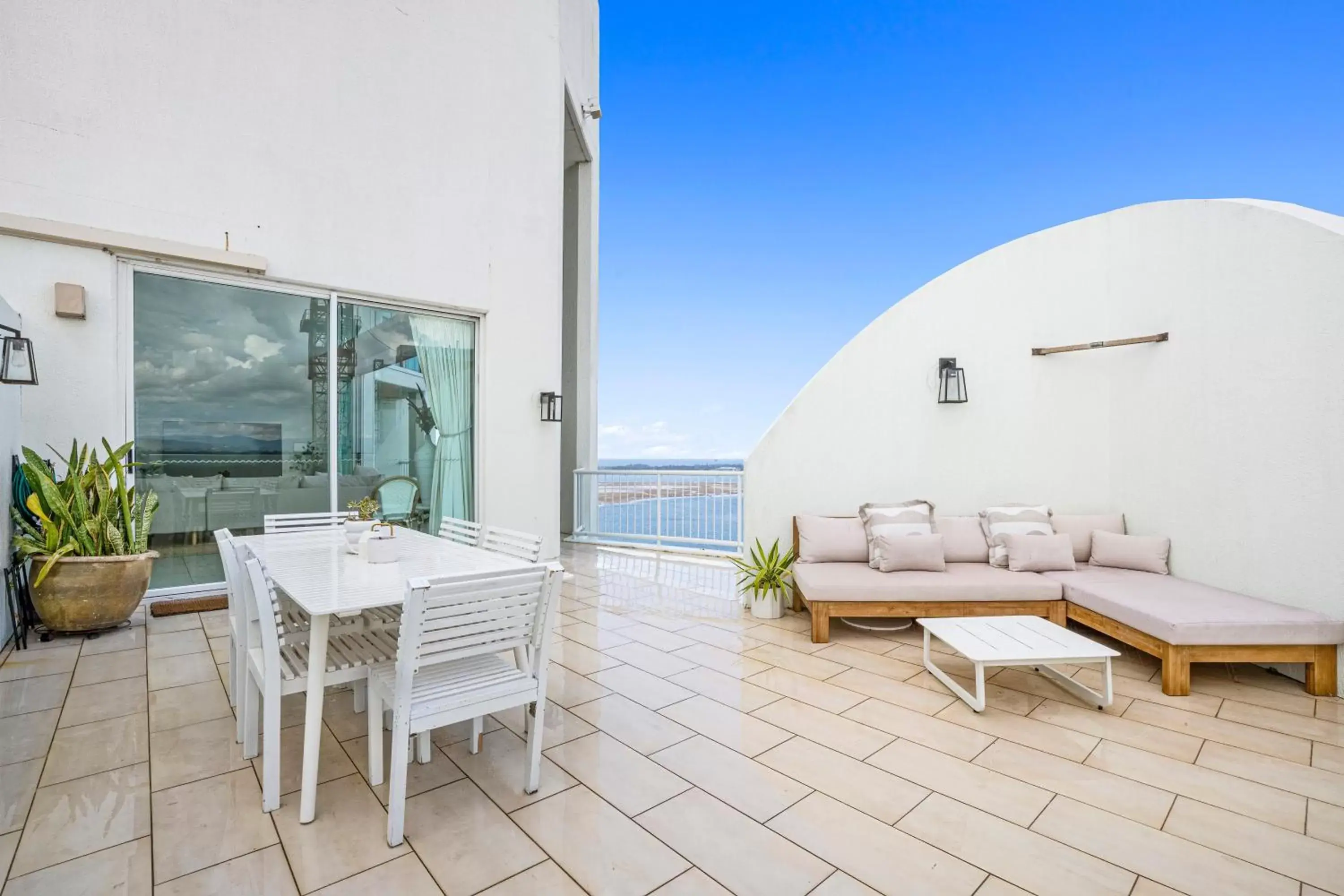 Balcony/Terrace in Crystal Bay On The Broadwater