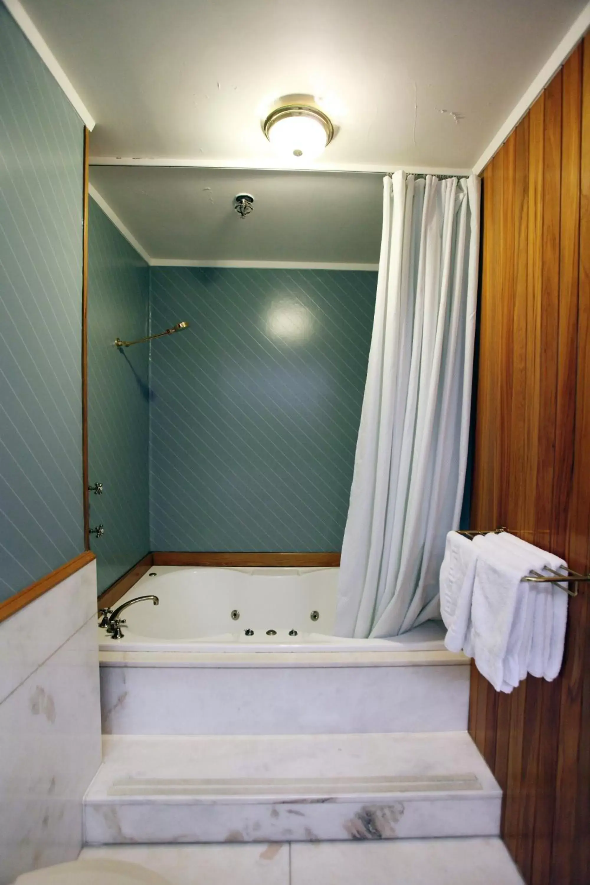 Bathroom in Wanaka Hotel