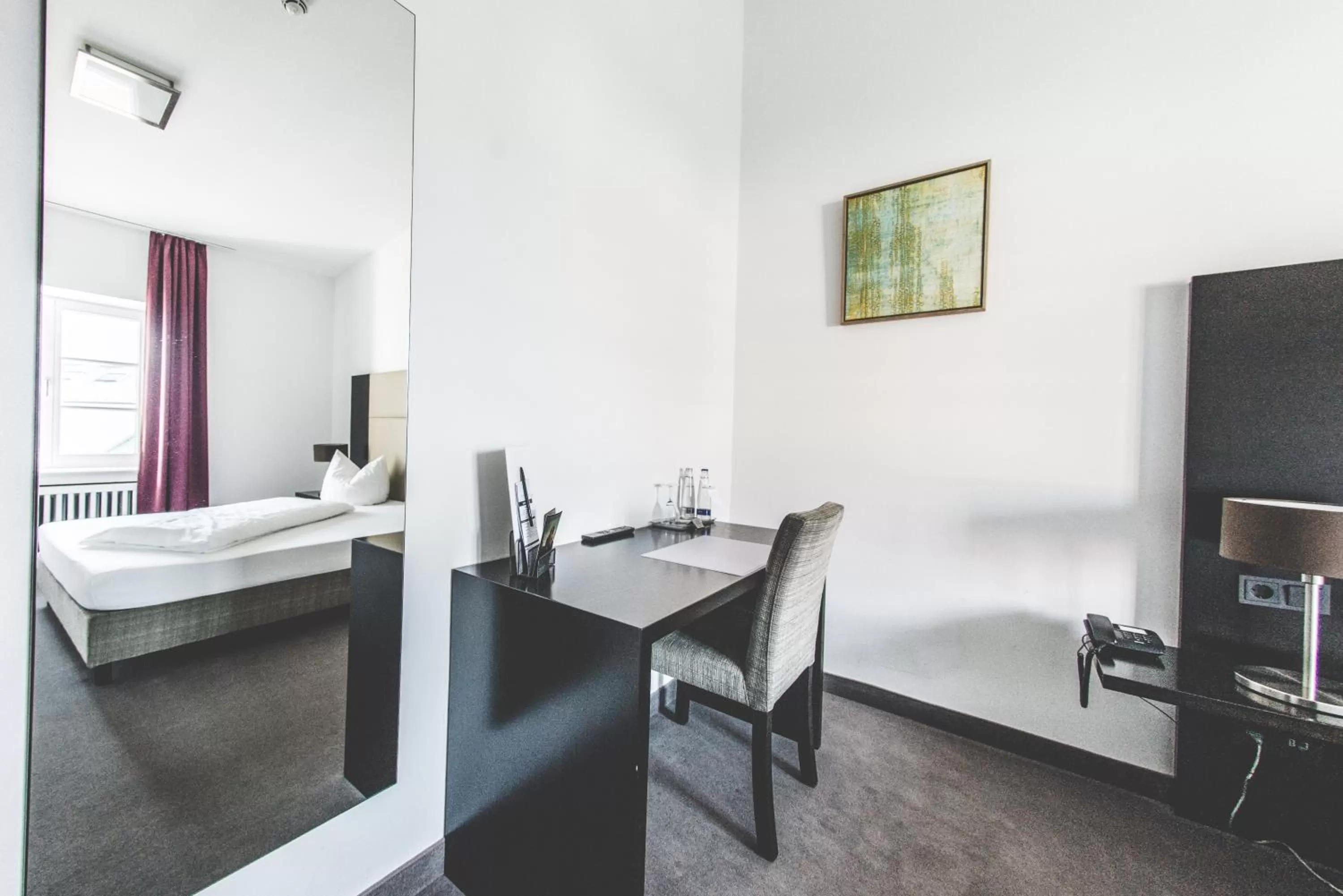 Seating area, Bed in Hotel Münchner Hof