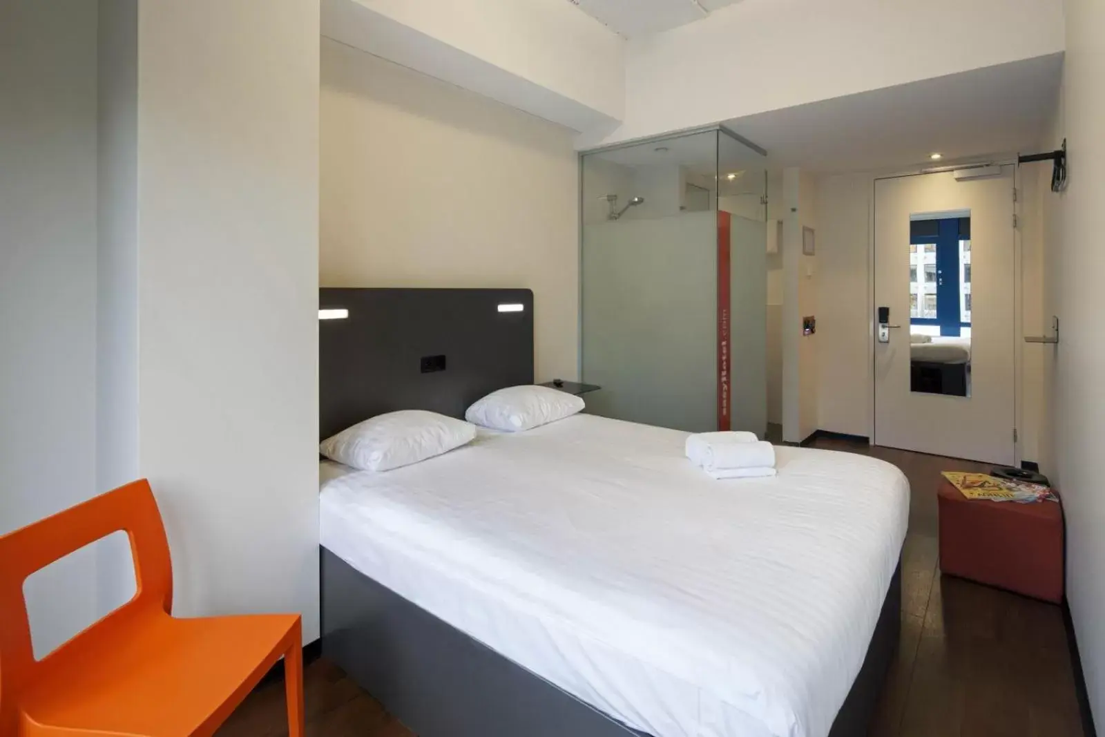 Bedroom, Bed in easyHotel Rotterdam City Centre