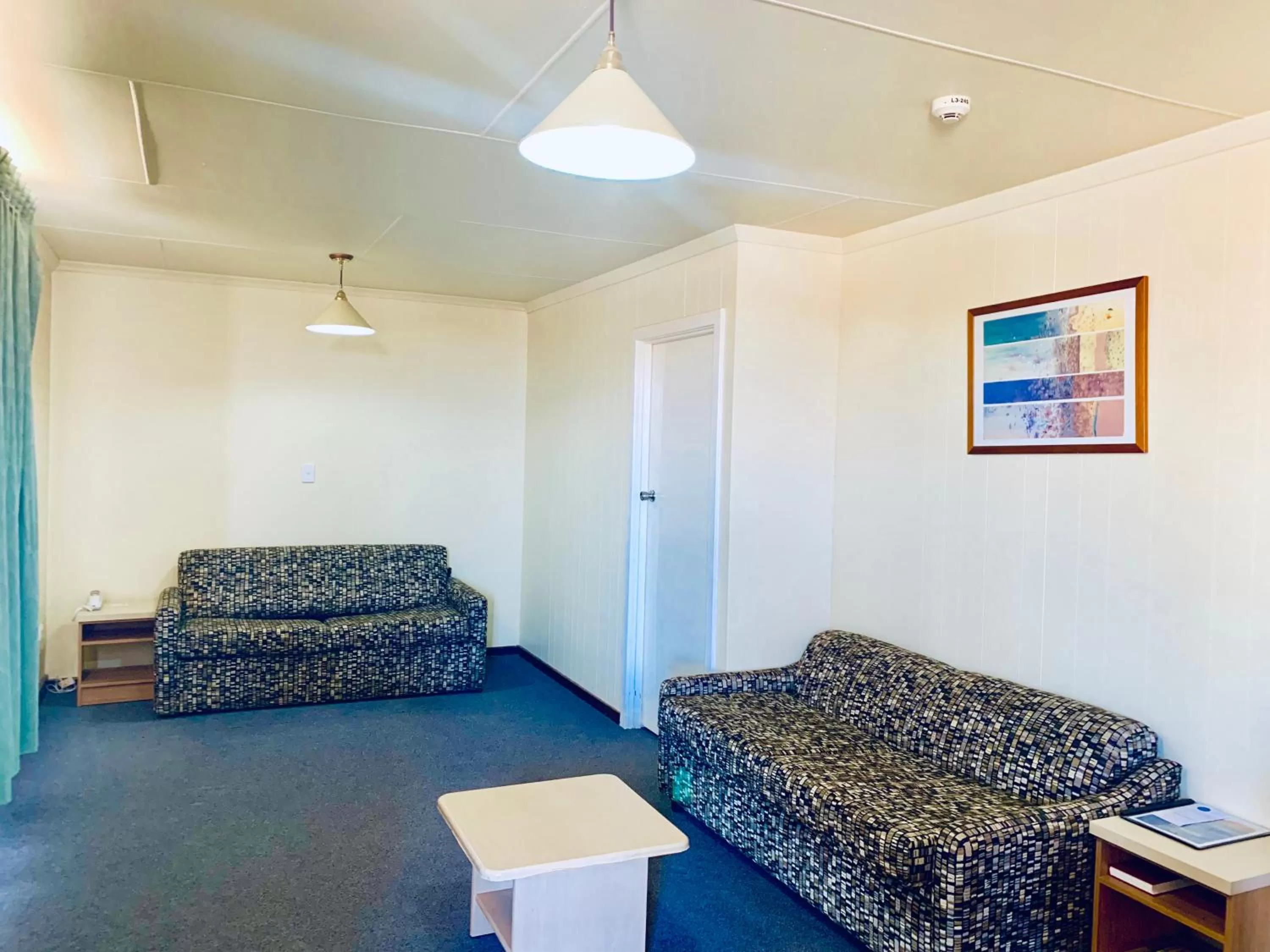 Living room in Opal Inn Hotel, Motel, Caravan Park