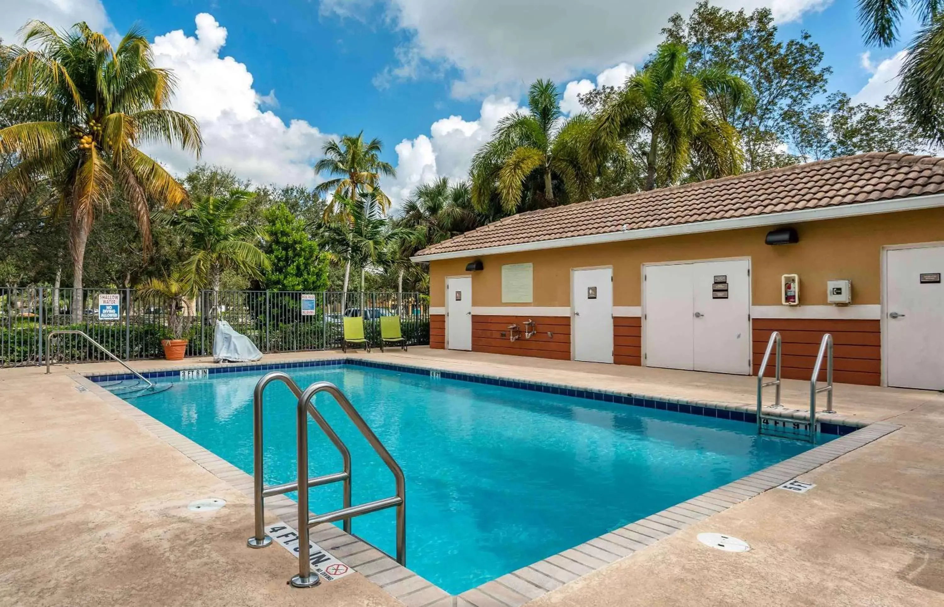 Pool view, Swimming Pool in Extended Stay America Suites - Fort Lauderdale - Plantation