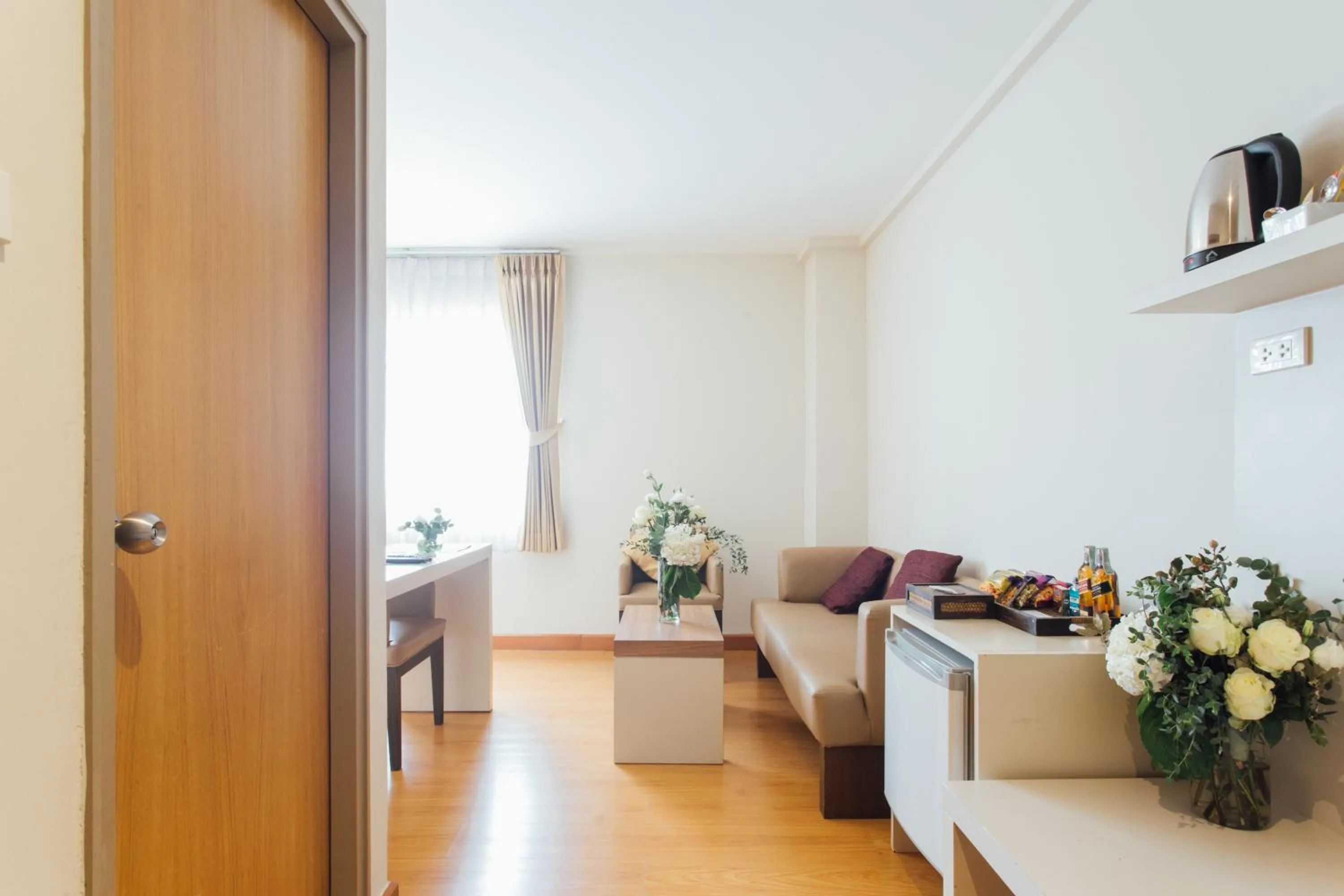 Coffee/tea facilities in Seasons Siam Hotel