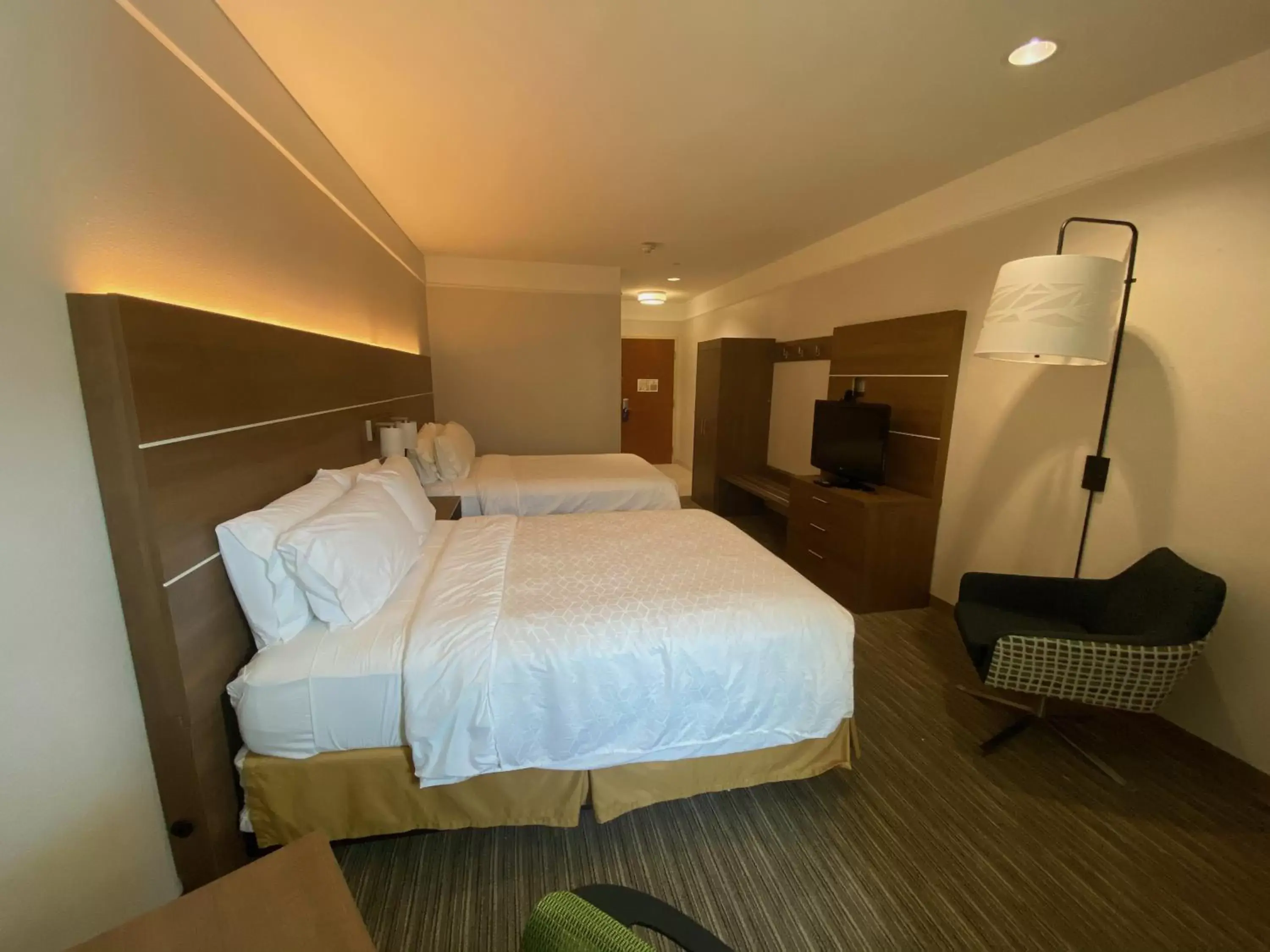 Twin Room - Mobility Access with Bath Tub in Holiday Inn Express Hotel Galveston West-Seawall, an IHG Hotel Twin Room - Mobility Access with Bath Tub in Holiday Inn Express Hotel Galveston West-Seawall, an IHG Hotel