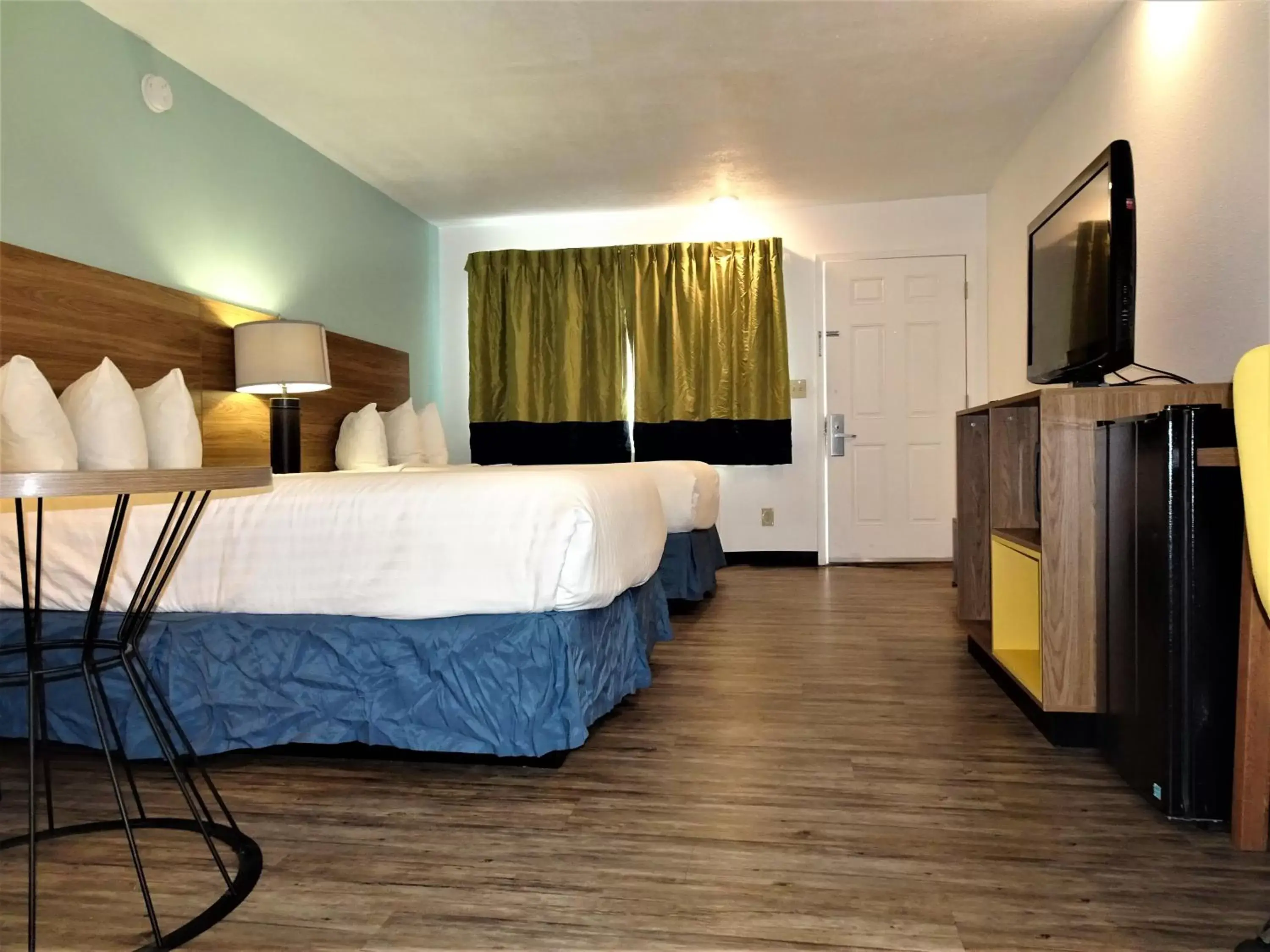 Photo of the whole room, Bed in Days Inn by Wyndham Lake Havasu