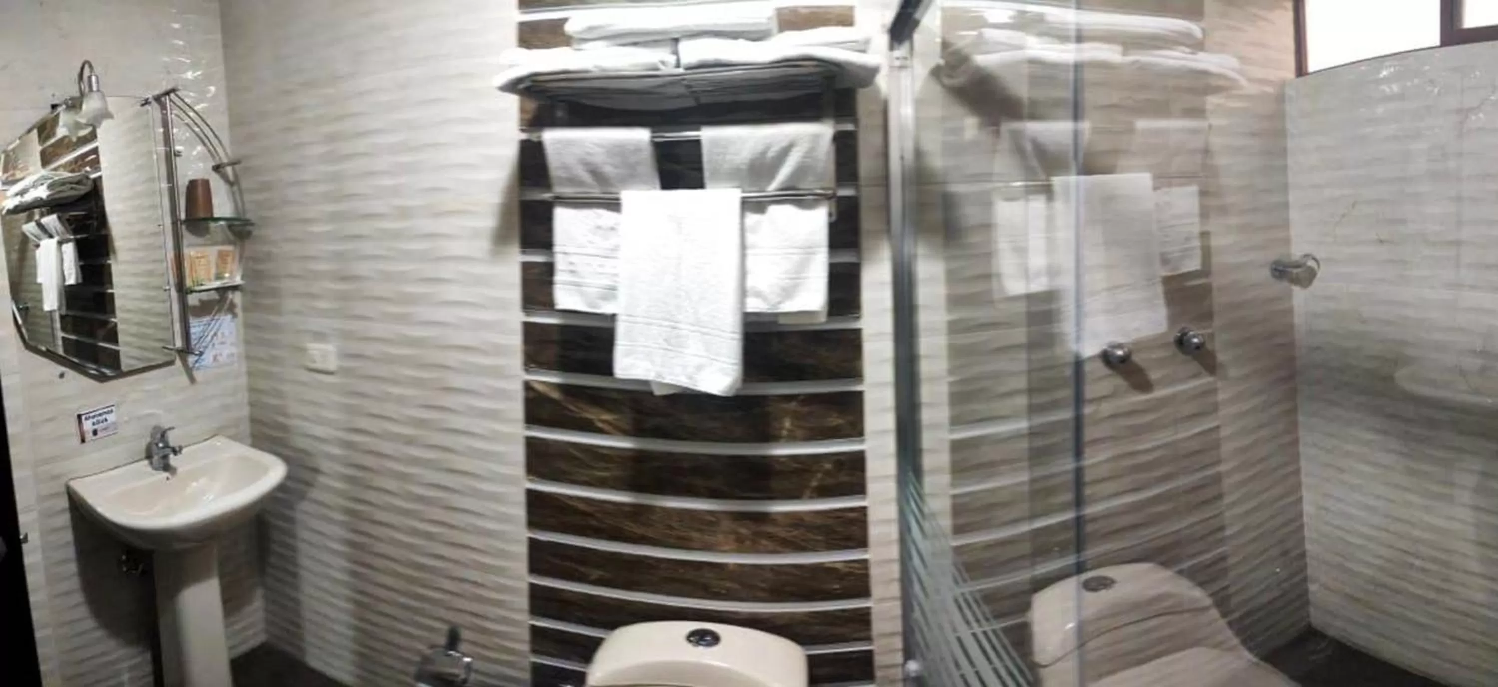 Bathroom in La Kapital Hotel