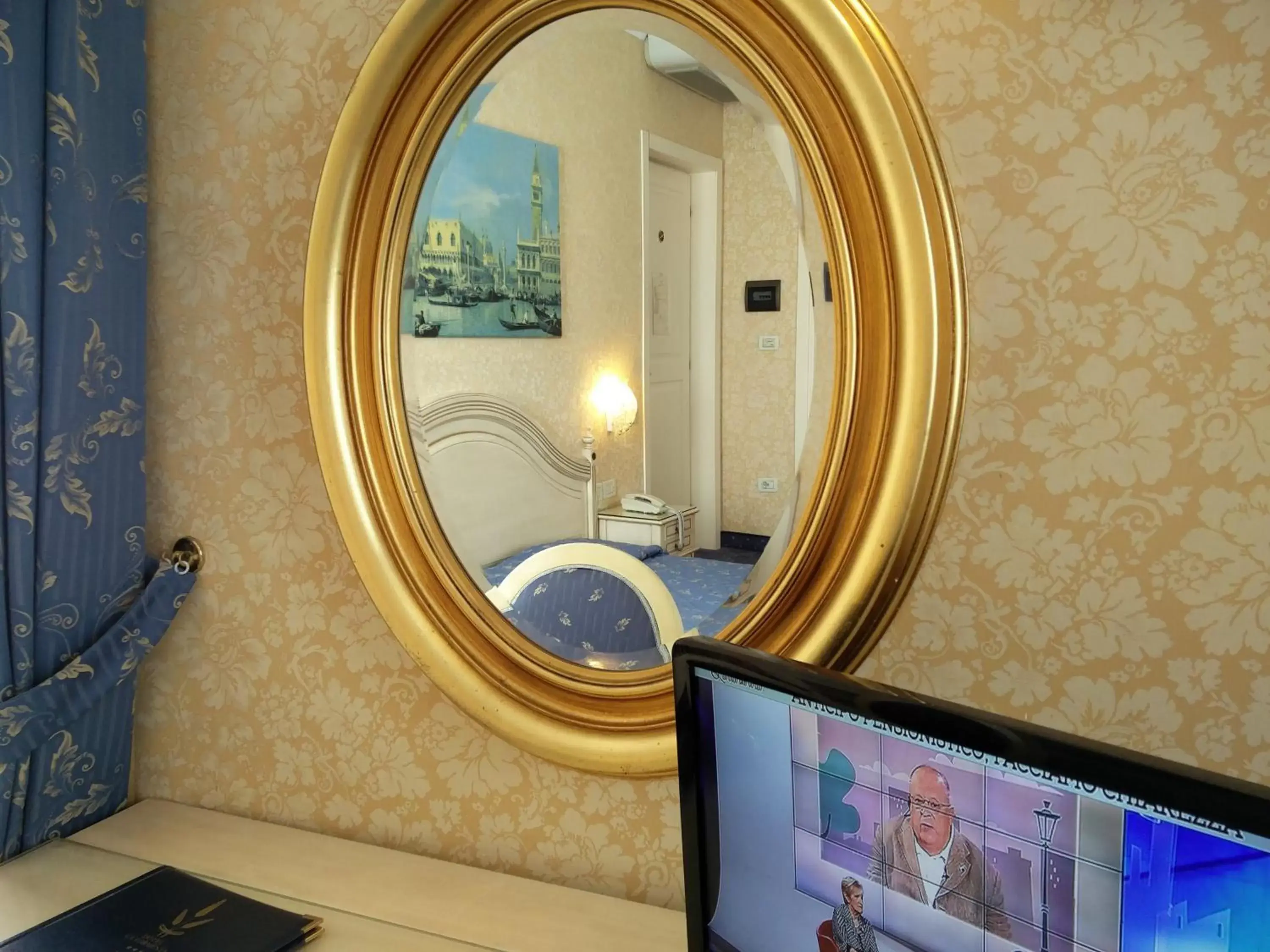 Decorative detail, Bathroom in Hotel Ca' Formenta