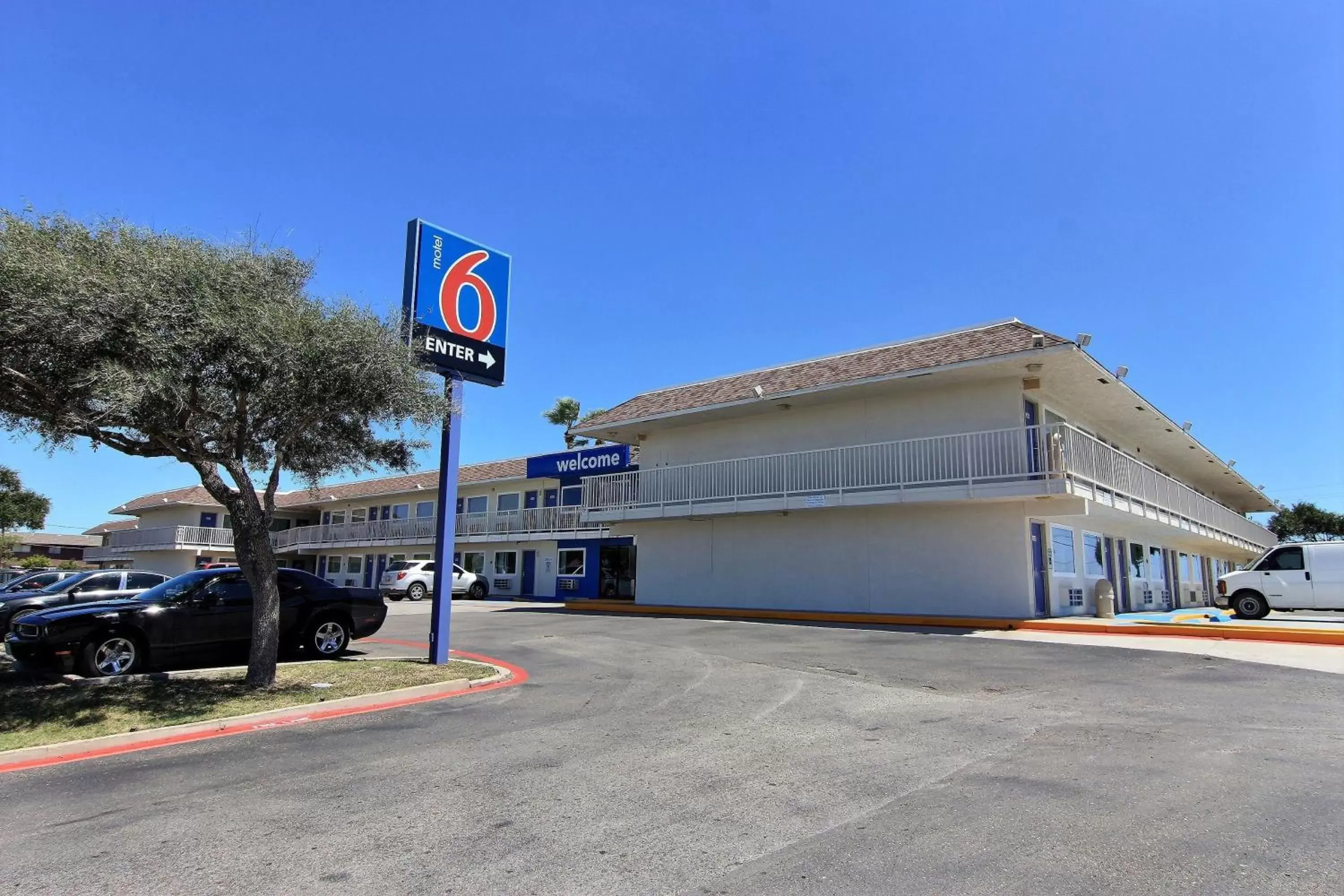 Facade/entrance, Property Building in Motel 6-Corpus Christi, TX - East - North Padre Island