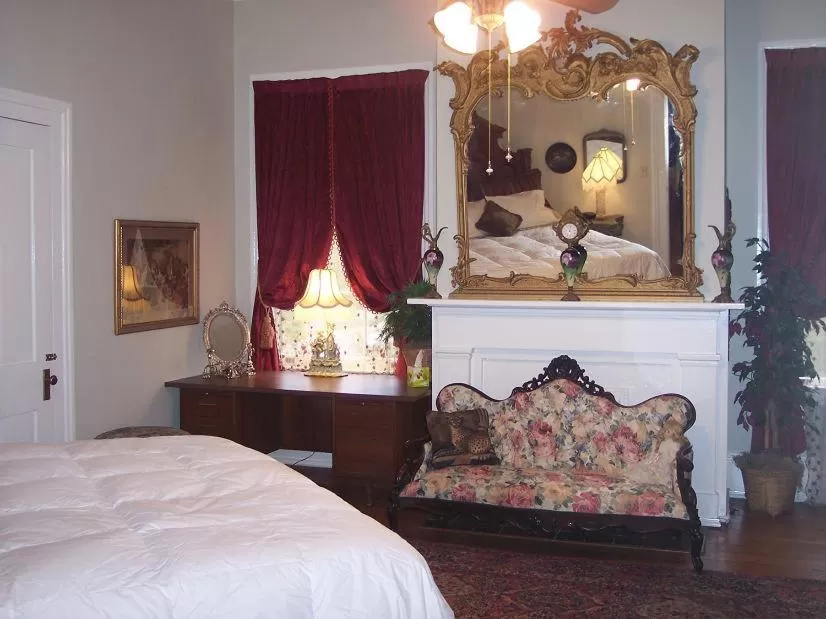 Seating Area in Shadowlawn Bed and Breakfast