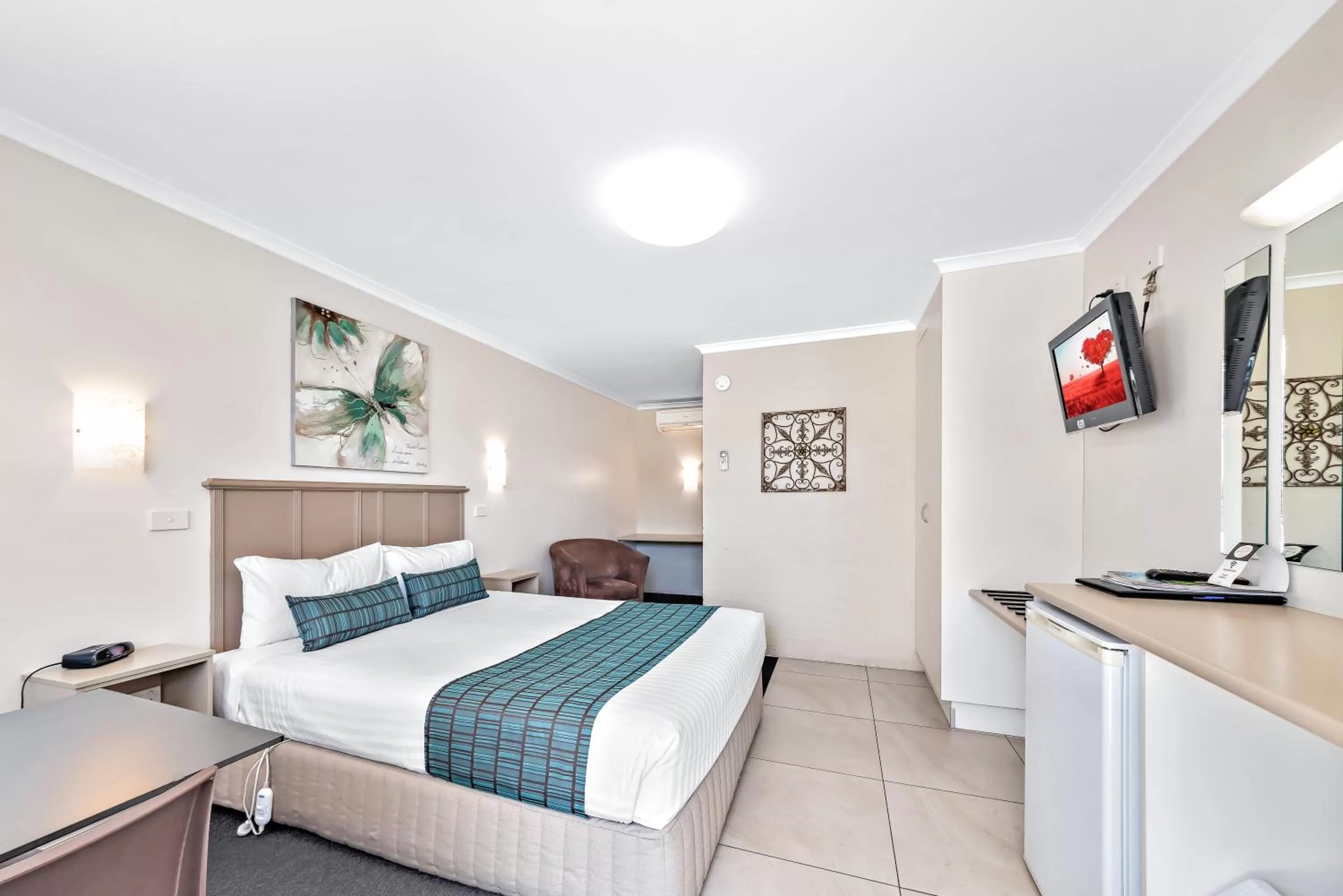 Bed in Apple & Grape Motel