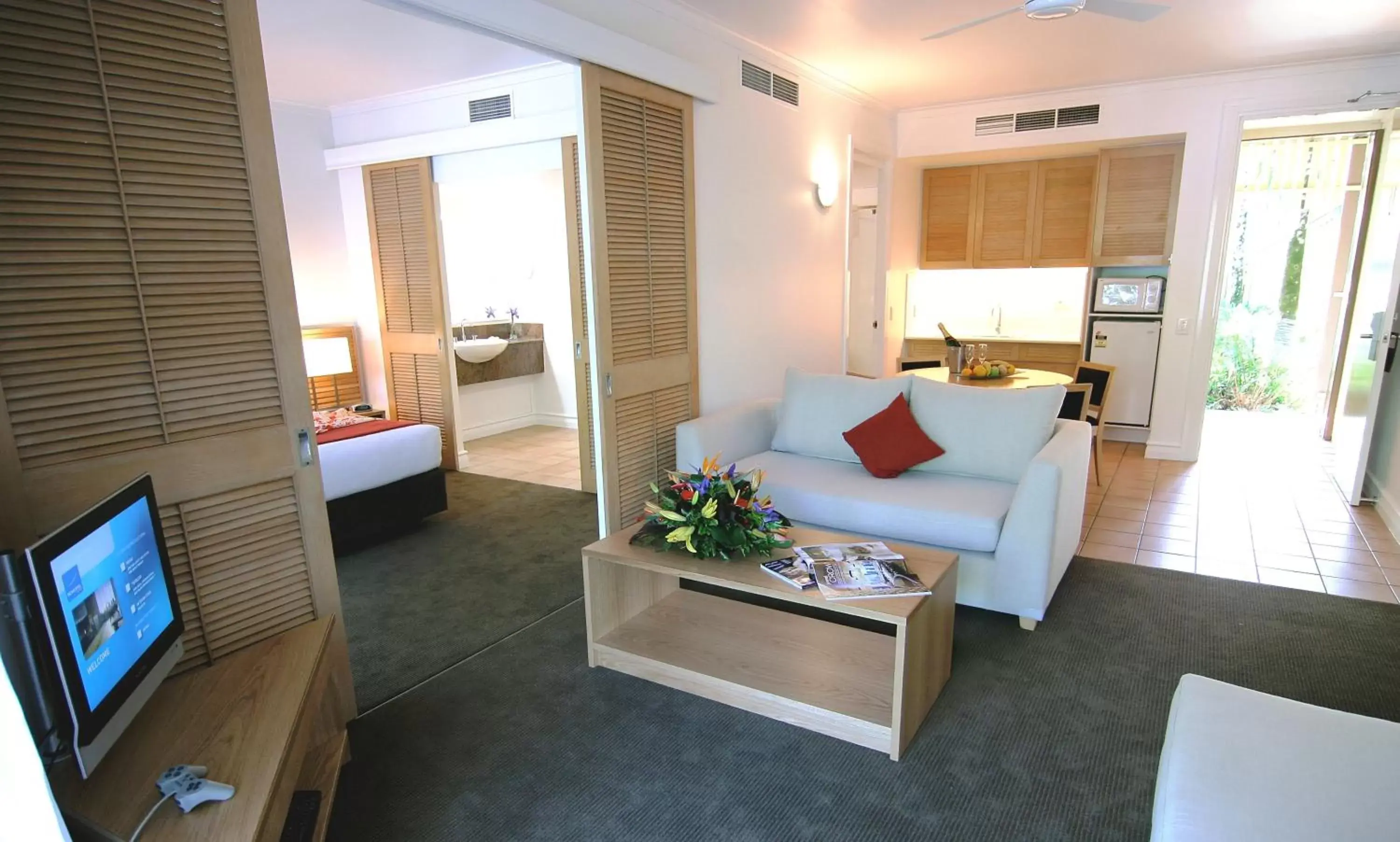 Bed, Seating Area in Novotel Sunshine Coast Resort