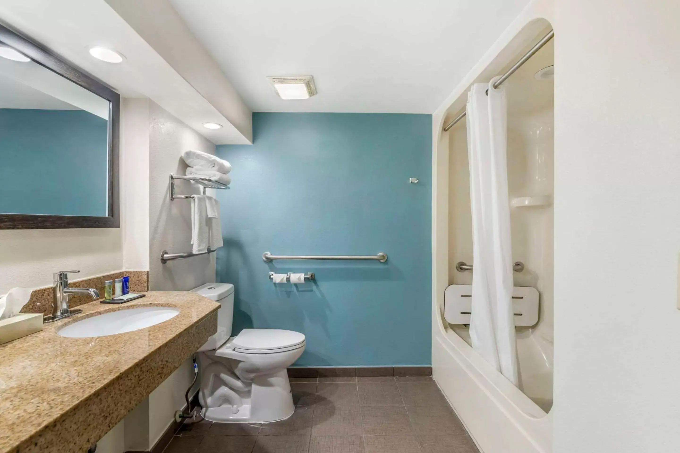 Bedroom, Bathroom in Sleep Inn Mount Pleasant - Charleston
