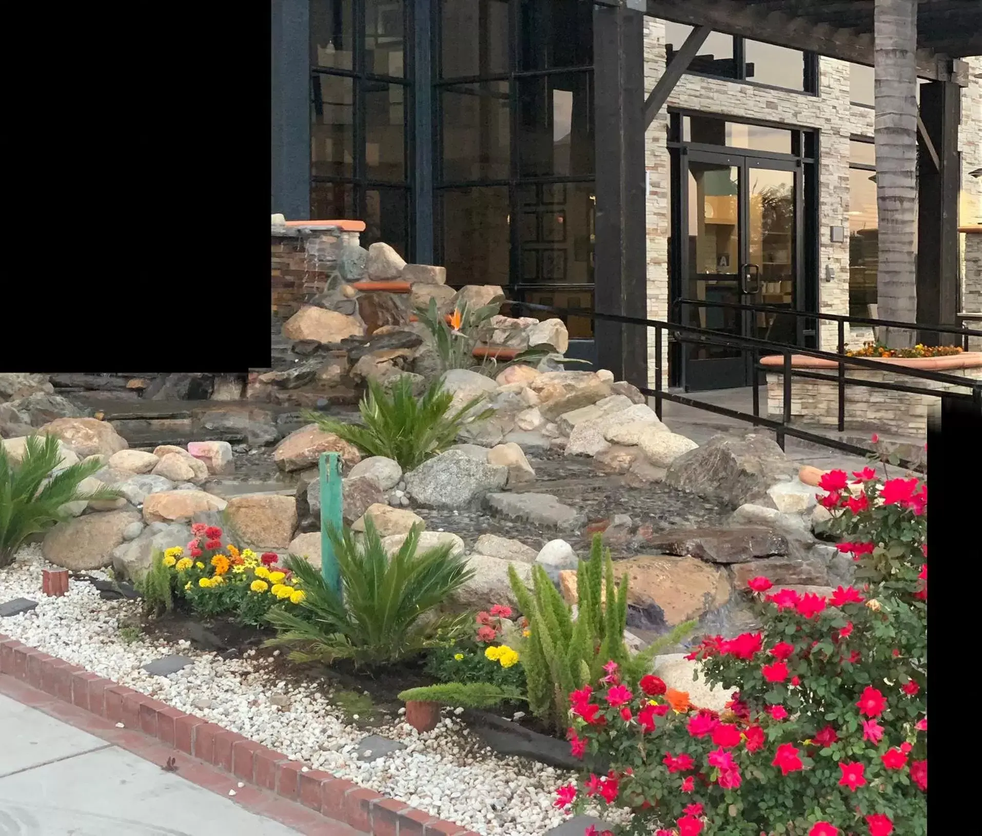 Garden in Country Inn & Suites by Radisson, Bakersfield, CA