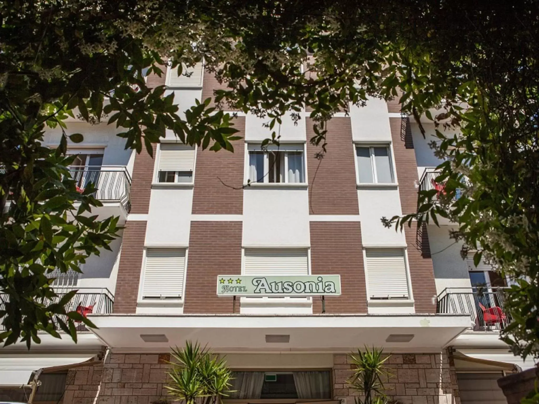 Facade/entrance, Property Building in Hotel Ausonia