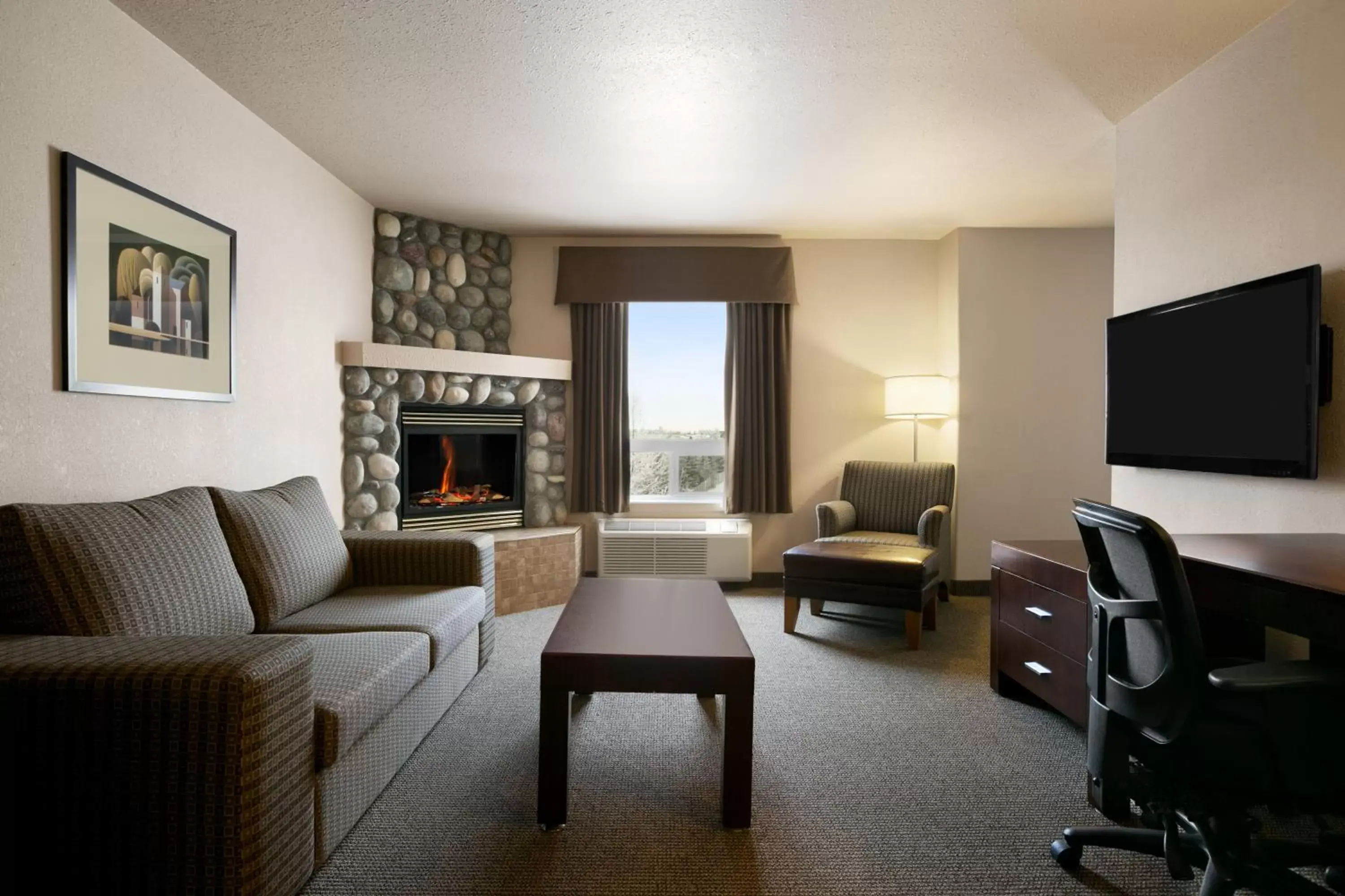 TV and multimedia, Seating Area in Days Inn by Wyndham Regina