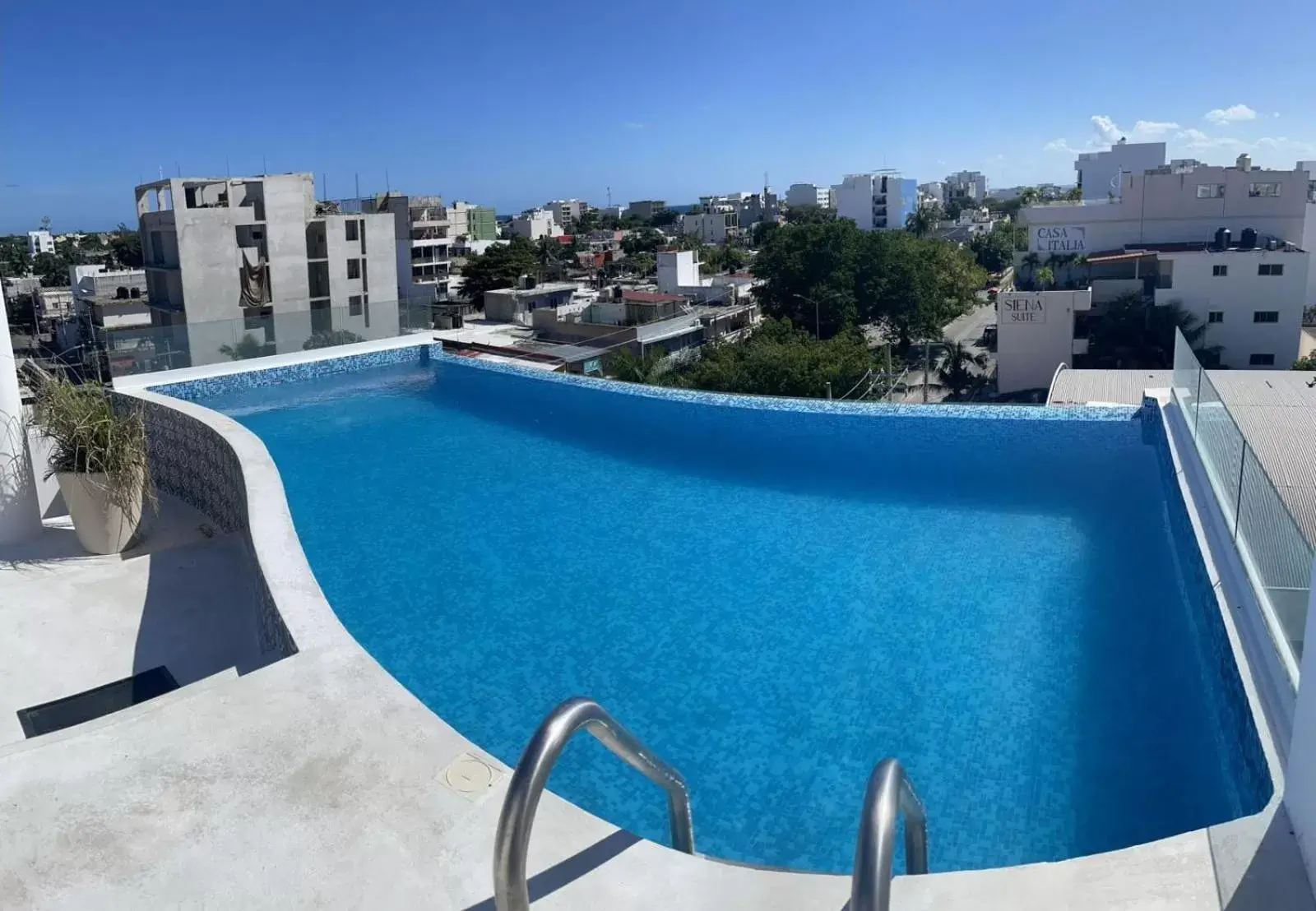 Swimming Pool in WINDAY HOTEL - Cerca 5a Avenida