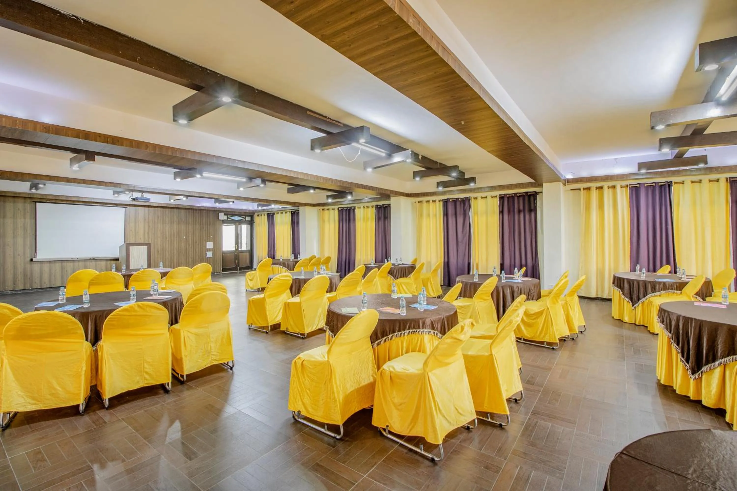 Meeting/conference room in Snow Valley Resorts Dalhousie